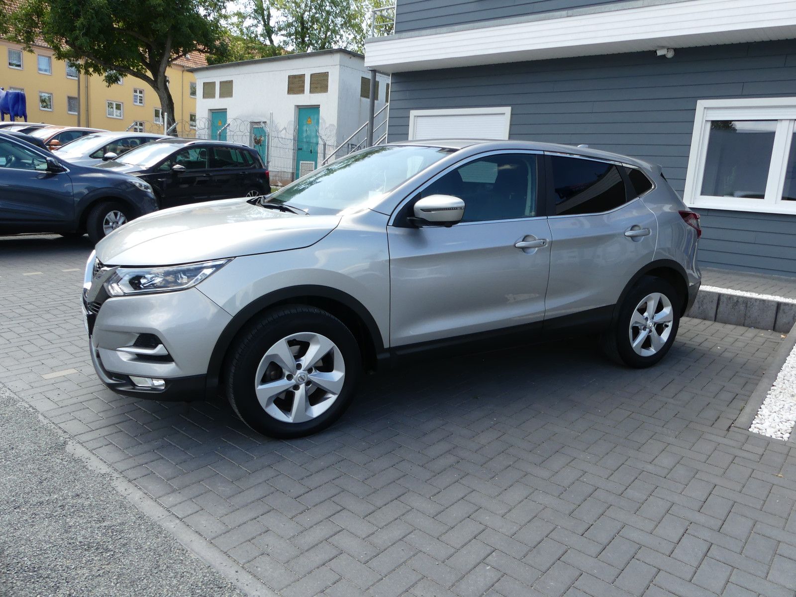 Fahrzeugabbildung Nissan Qashqai N-Connecta"SCHECKHEFTGEPF."