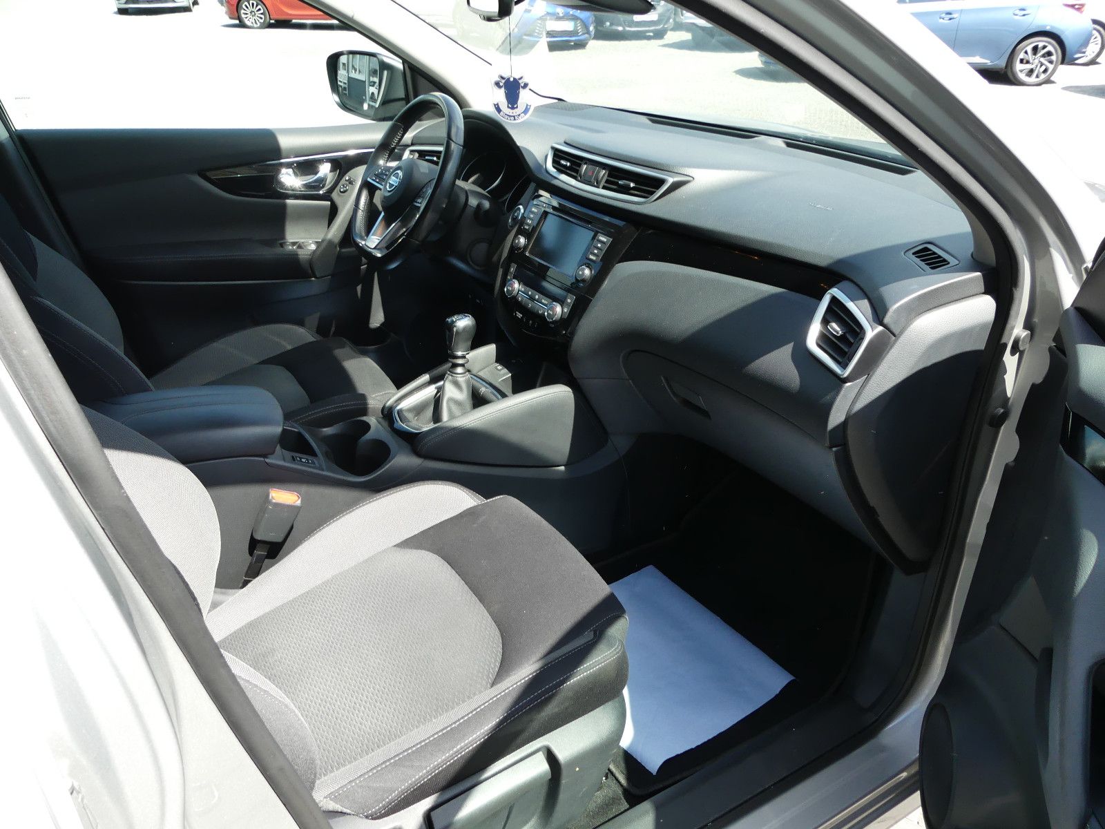 Fahrzeugabbildung Nissan Qashqai N-Connecta"SCHECKHEFTGEPF."