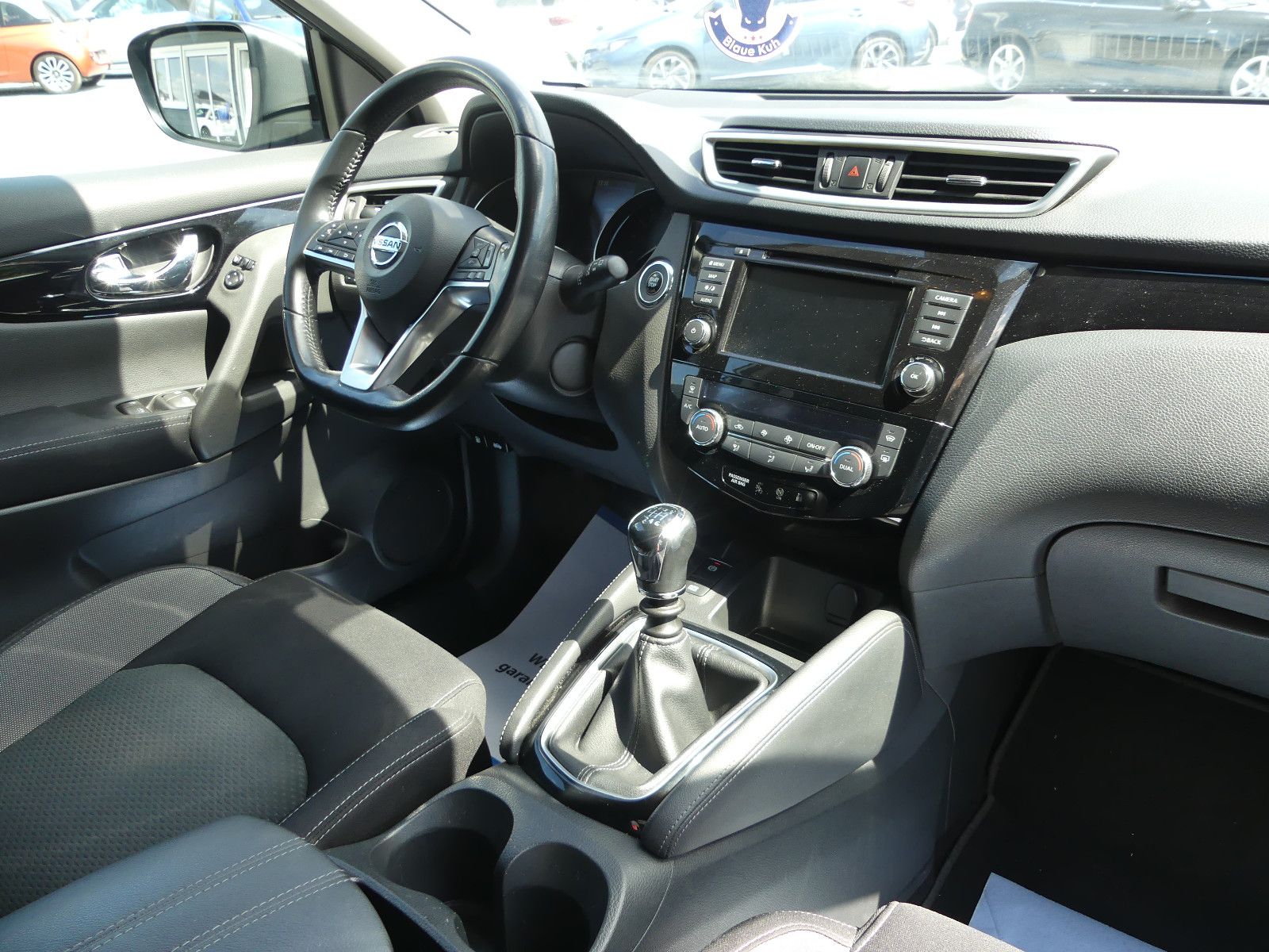Fahrzeugabbildung Nissan Qashqai N-Connecta"SCHECKHEFTGEPF."