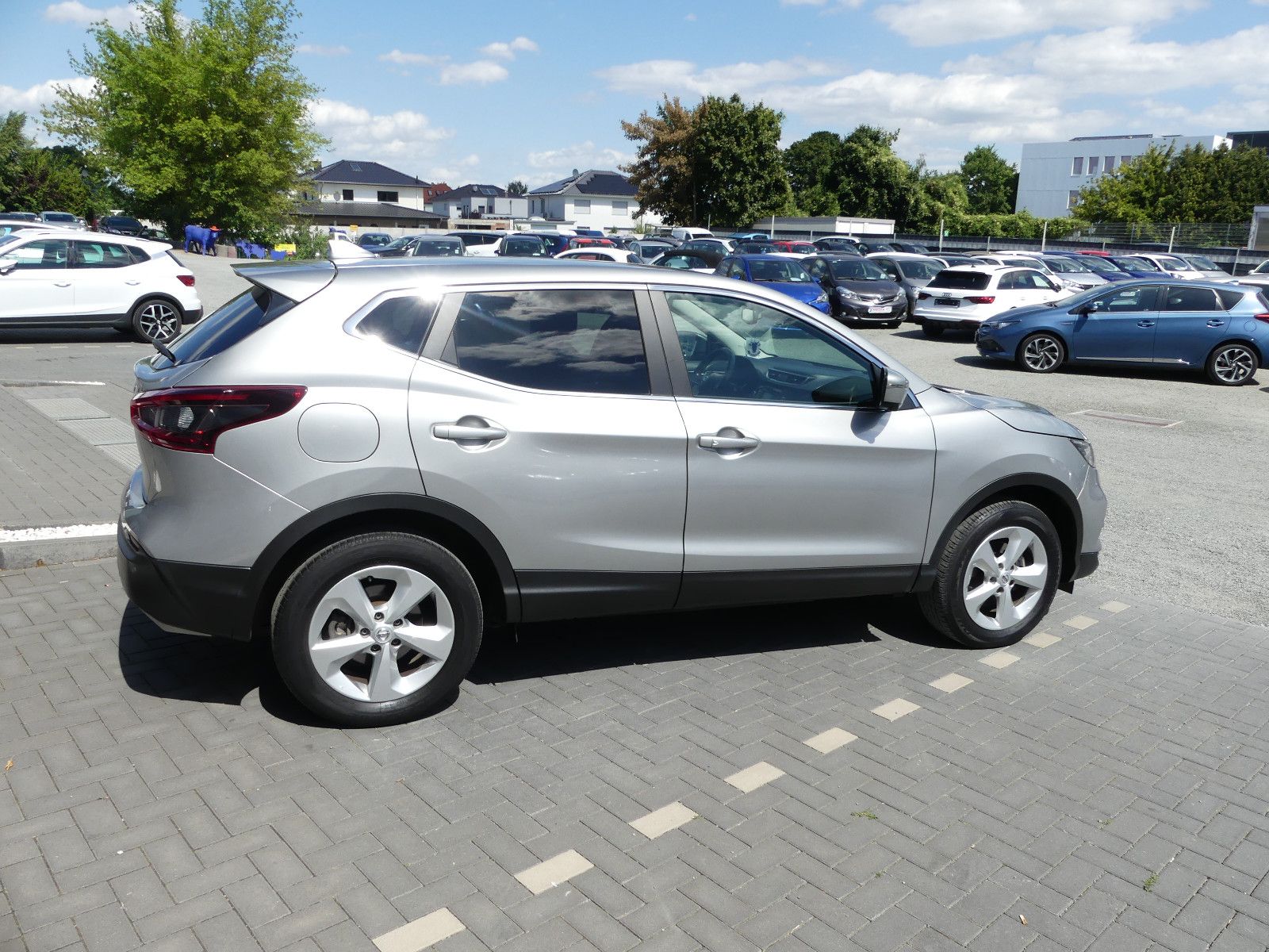 Fahrzeugabbildung Nissan Qashqai N-Connecta"SCHECKHEFTGEPF."