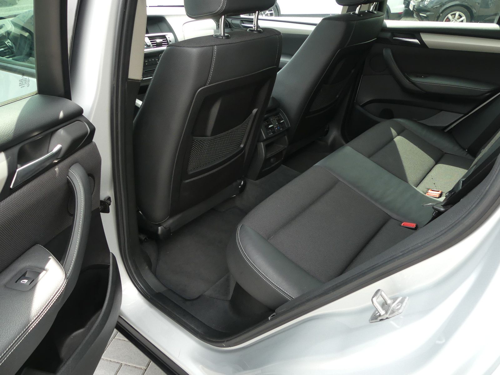 Fahrzeugabbildung BMW X3 xDrive 20 d