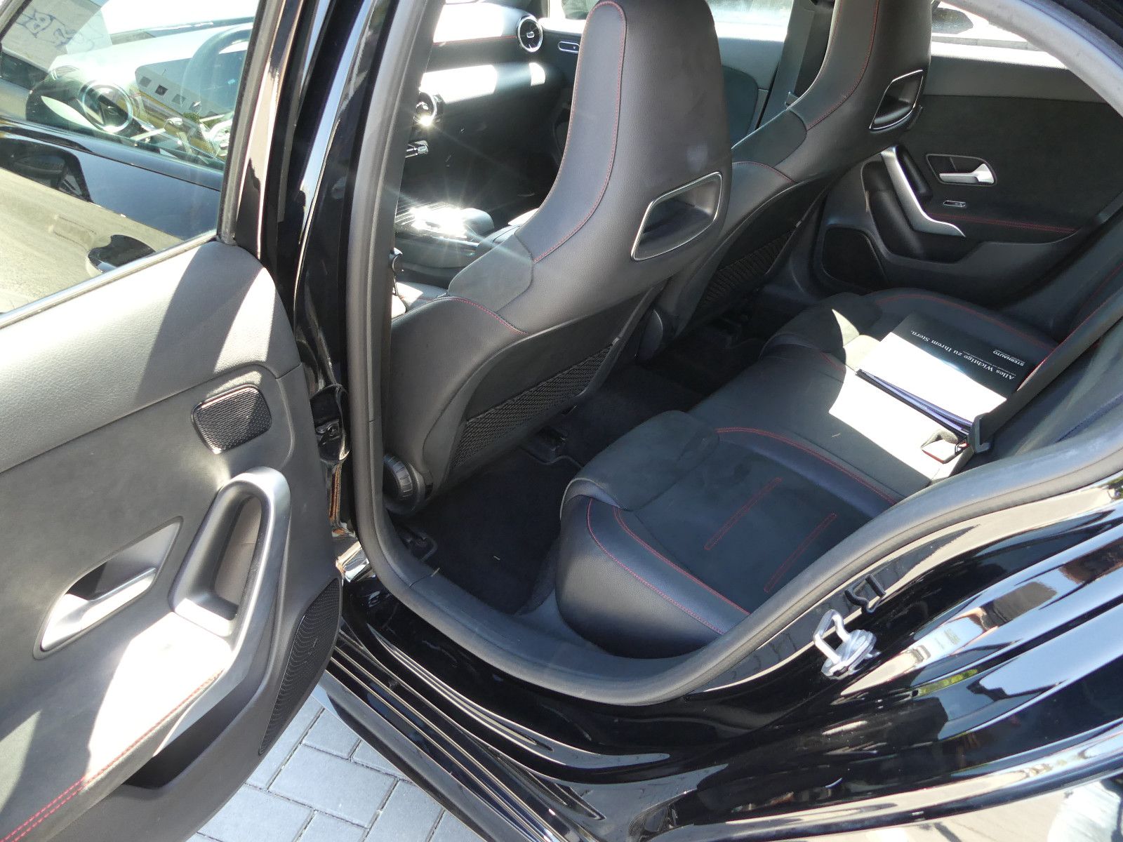 Fahrzeugabbildung Mercedes-Benz A 180 A A 180"AMG Line"SCHECKHEFTGEPF."