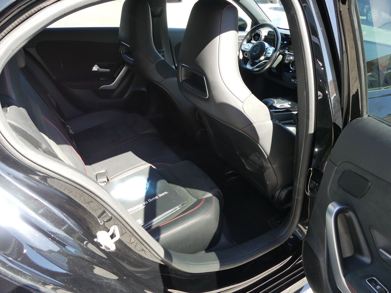 Fahrzeugabbildung Mercedes-Benz A 180 A A 180"AMG Line"SCHECKHEFTGEPF."
