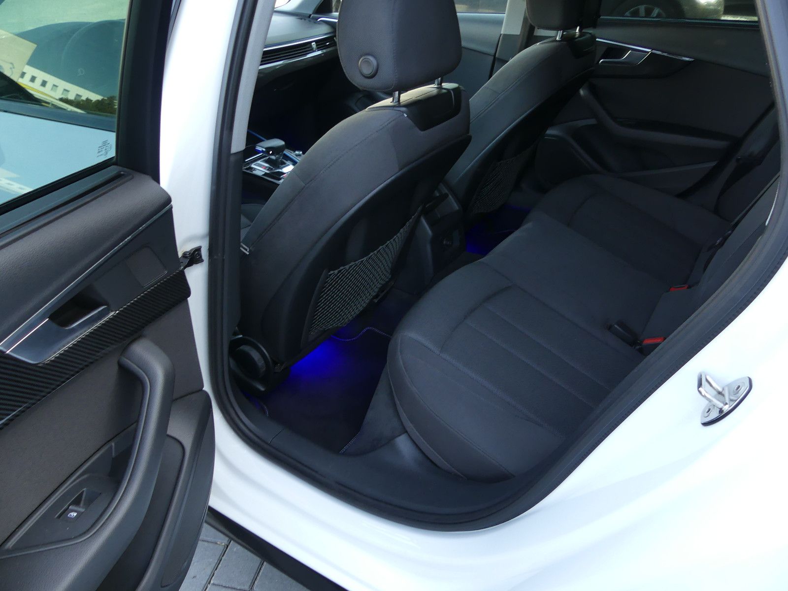 Fahrzeugabbildung Audi A4 Avant 35 TDI "S-LINE"