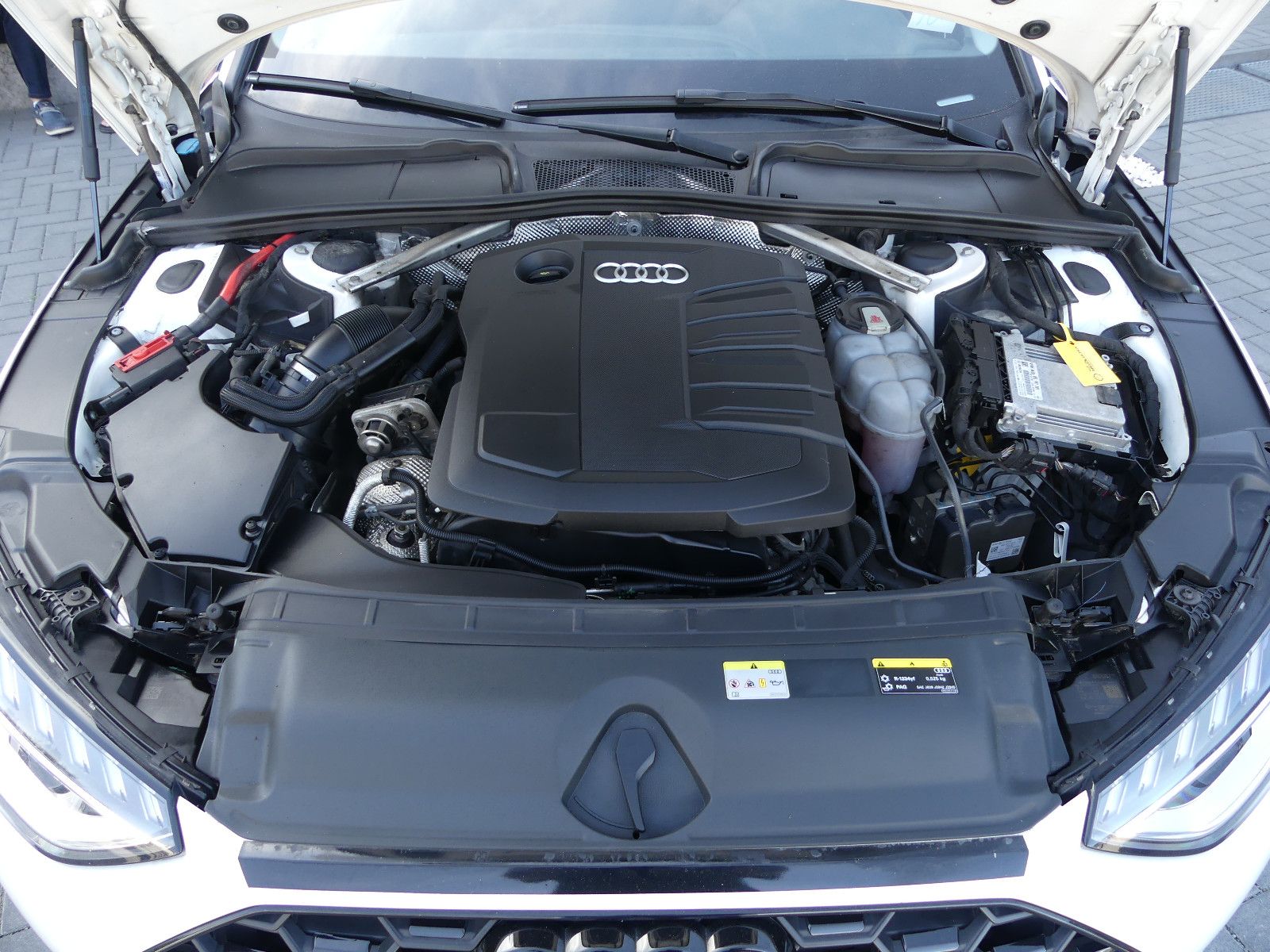 Fahrzeugabbildung Audi A4 Avant 35 TDI "S-LINE"
