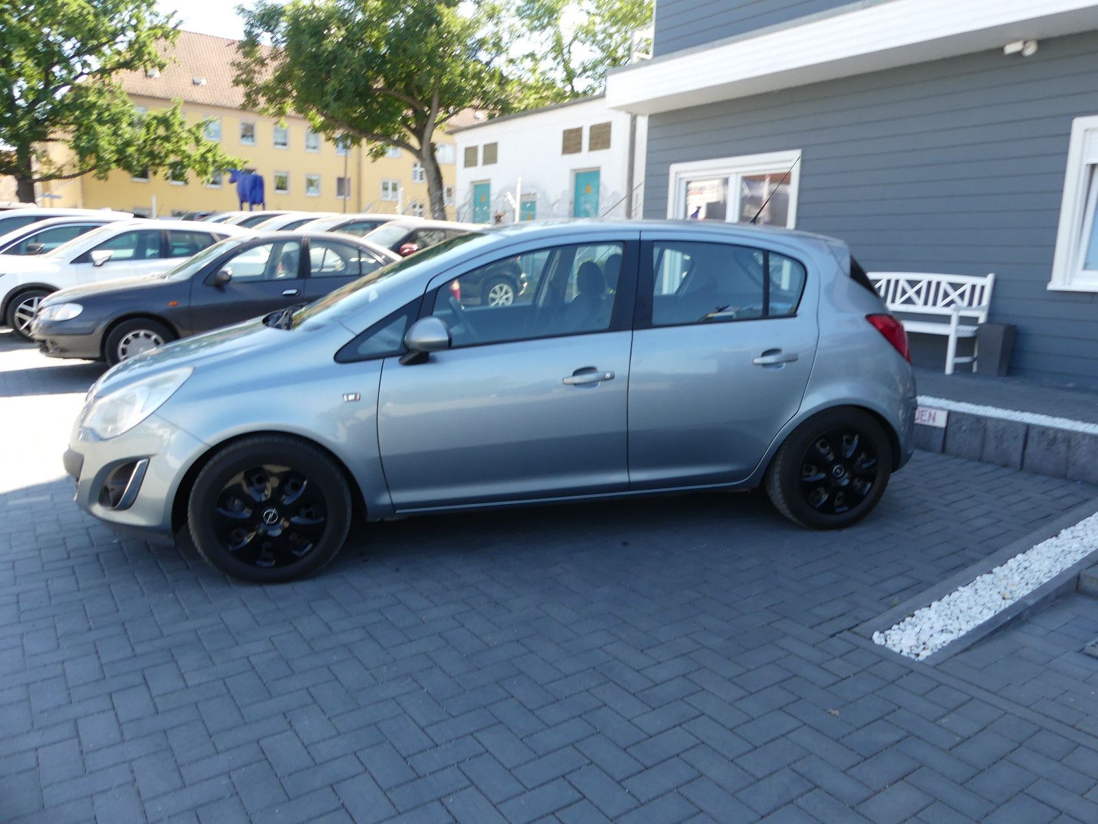 Fahrzeugabbildung Opel Corsa D Satellite