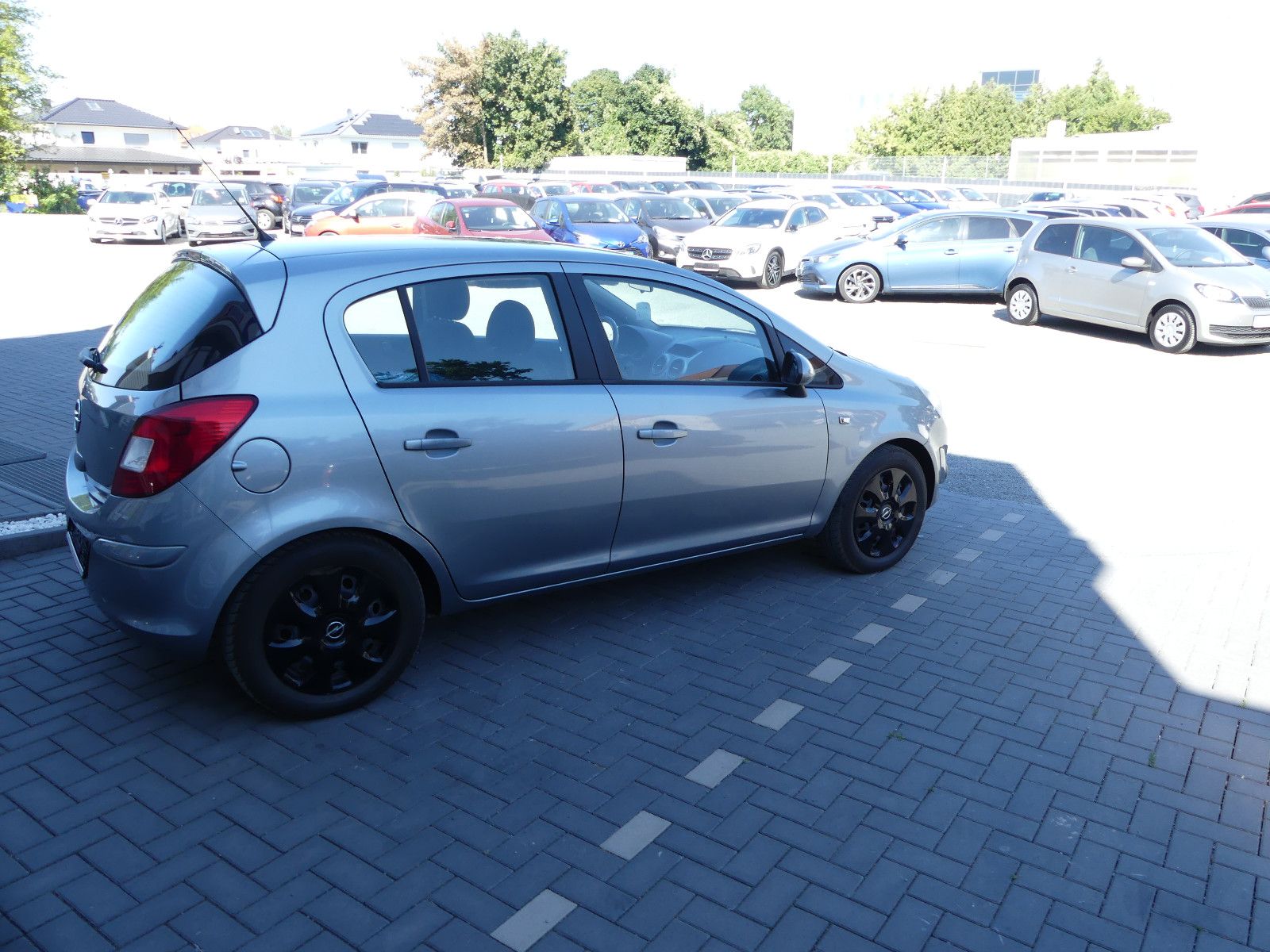 Fahrzeugabbildung Opel Corsa D Satellite