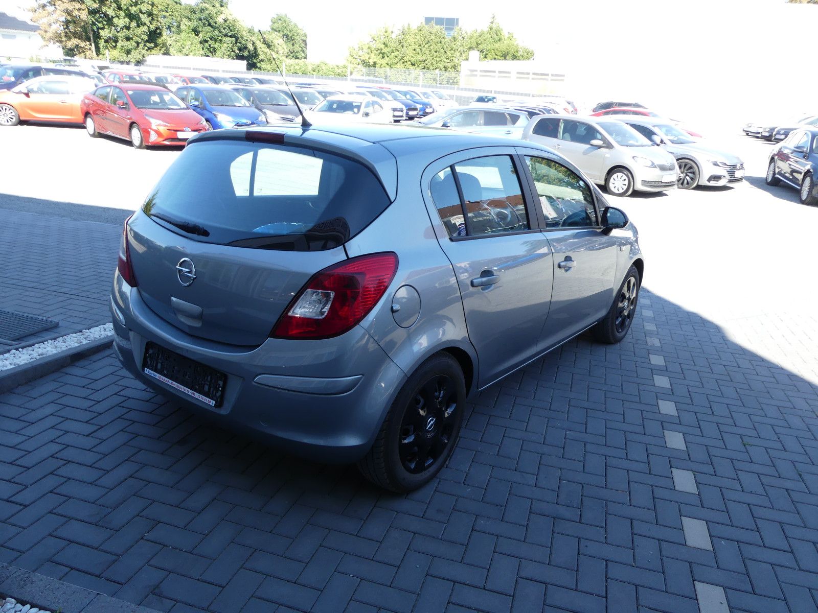 Fahrzeugabbildung Opel Corsa D Satellite