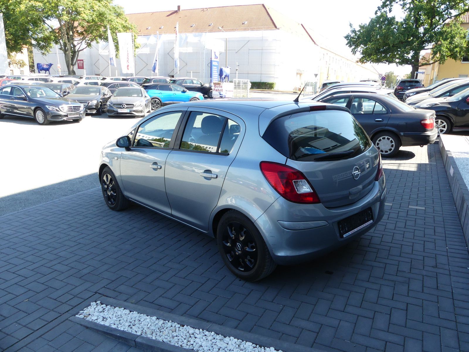 Fahrzeugabbildung Opel Corsa D Satellite