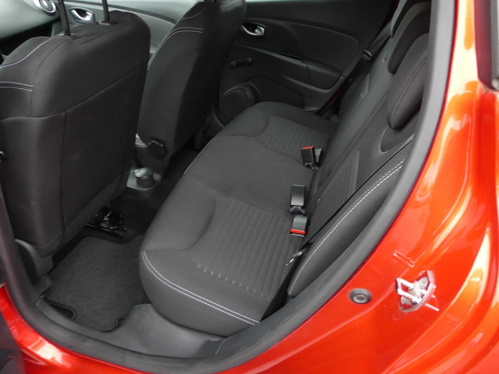 Fahrzeugabbildung Renault Clio IV Limited, 53000 km