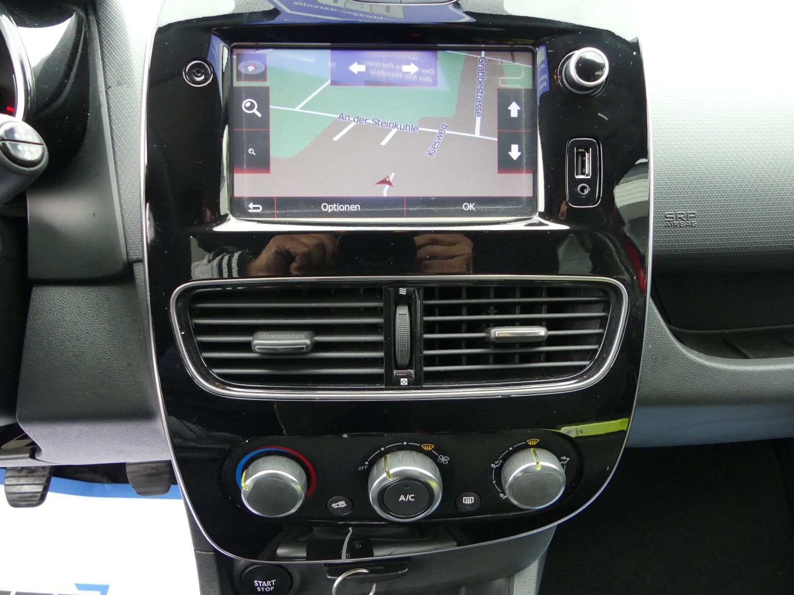Fahrzeugabbildung Renault Clio IV Limited, 53000 km