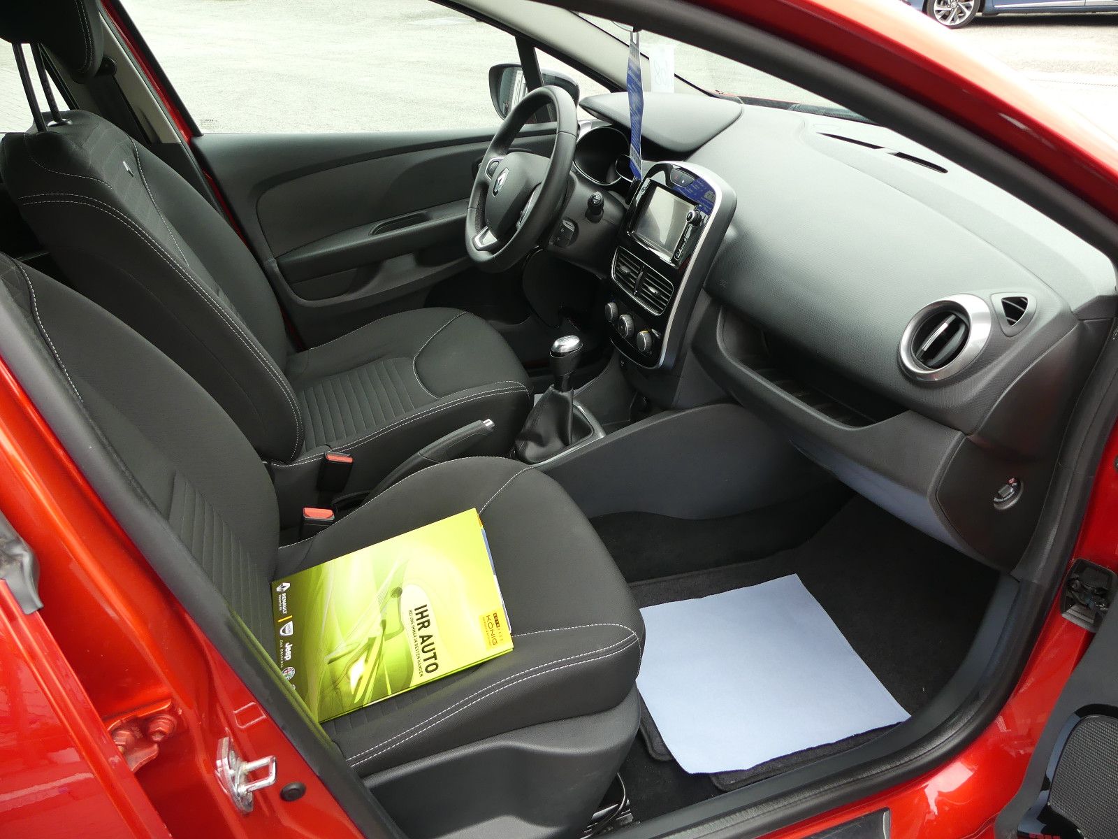 Fahrzeugabbildung Renault Clio IV Limited, 53000 km