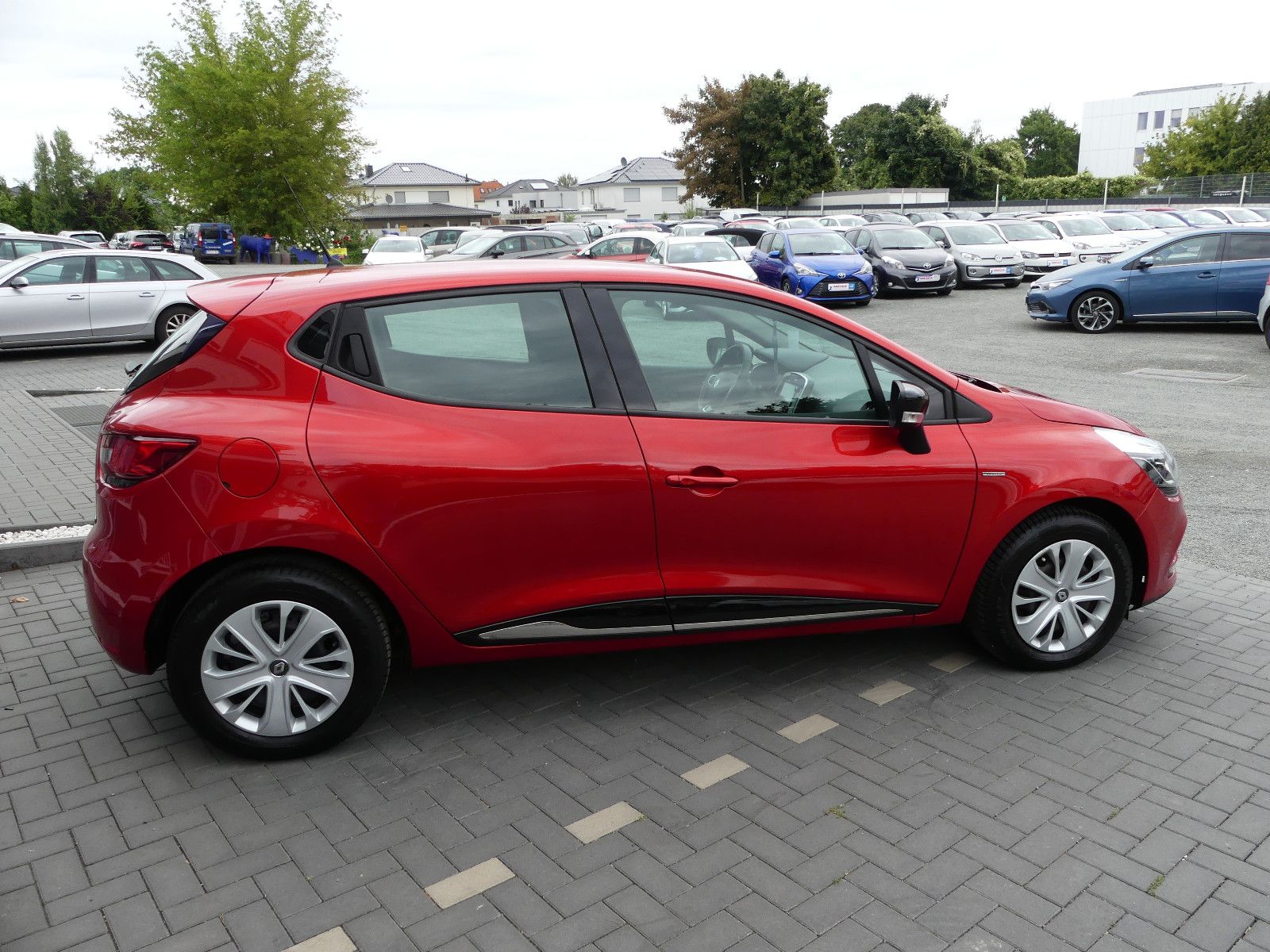 Fahrzeugabbildung Renault Clio IV Limited, 53000 km