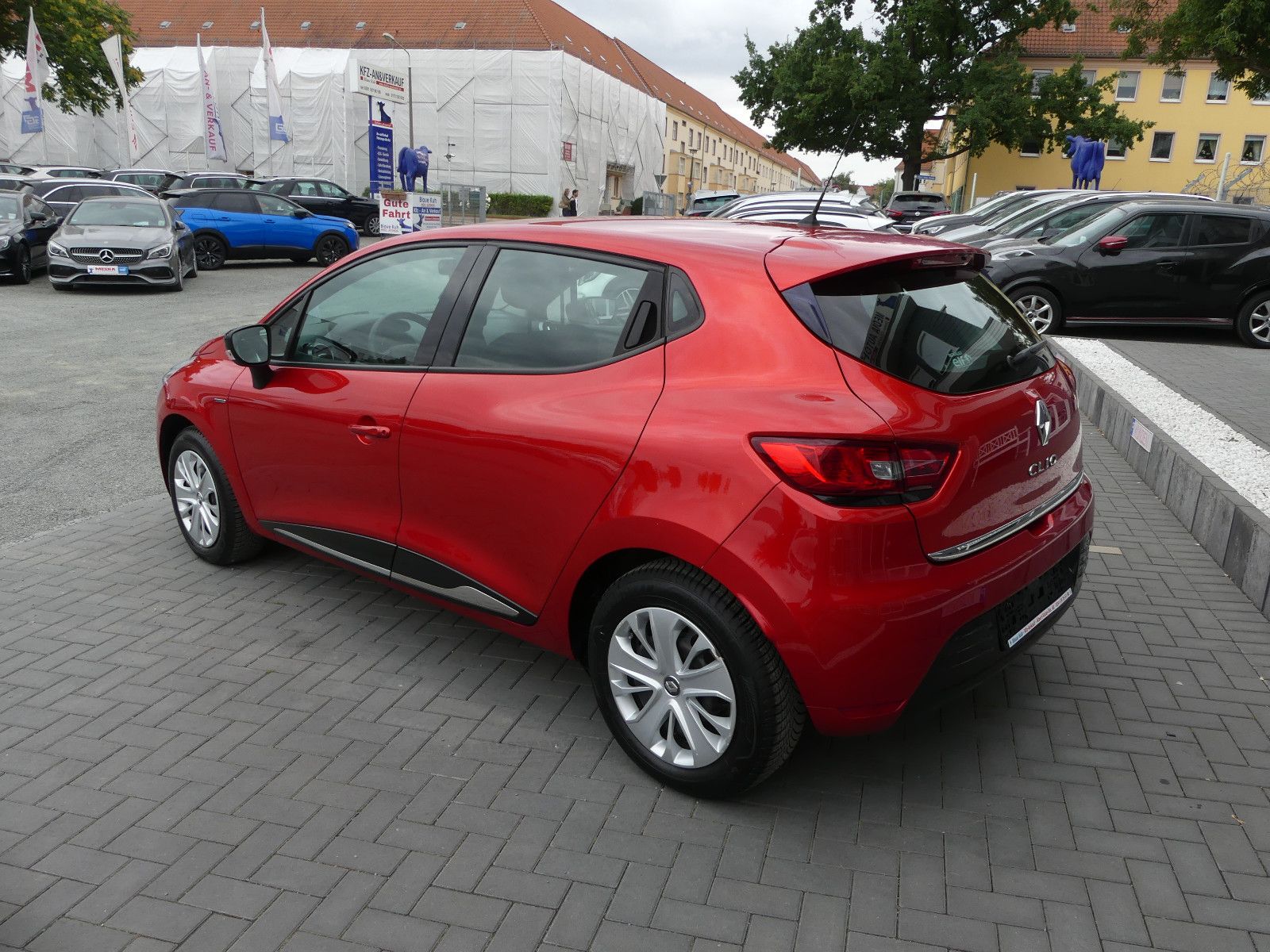 Fahrzeugabbildung Renault Clio IV Limited, 53000 km