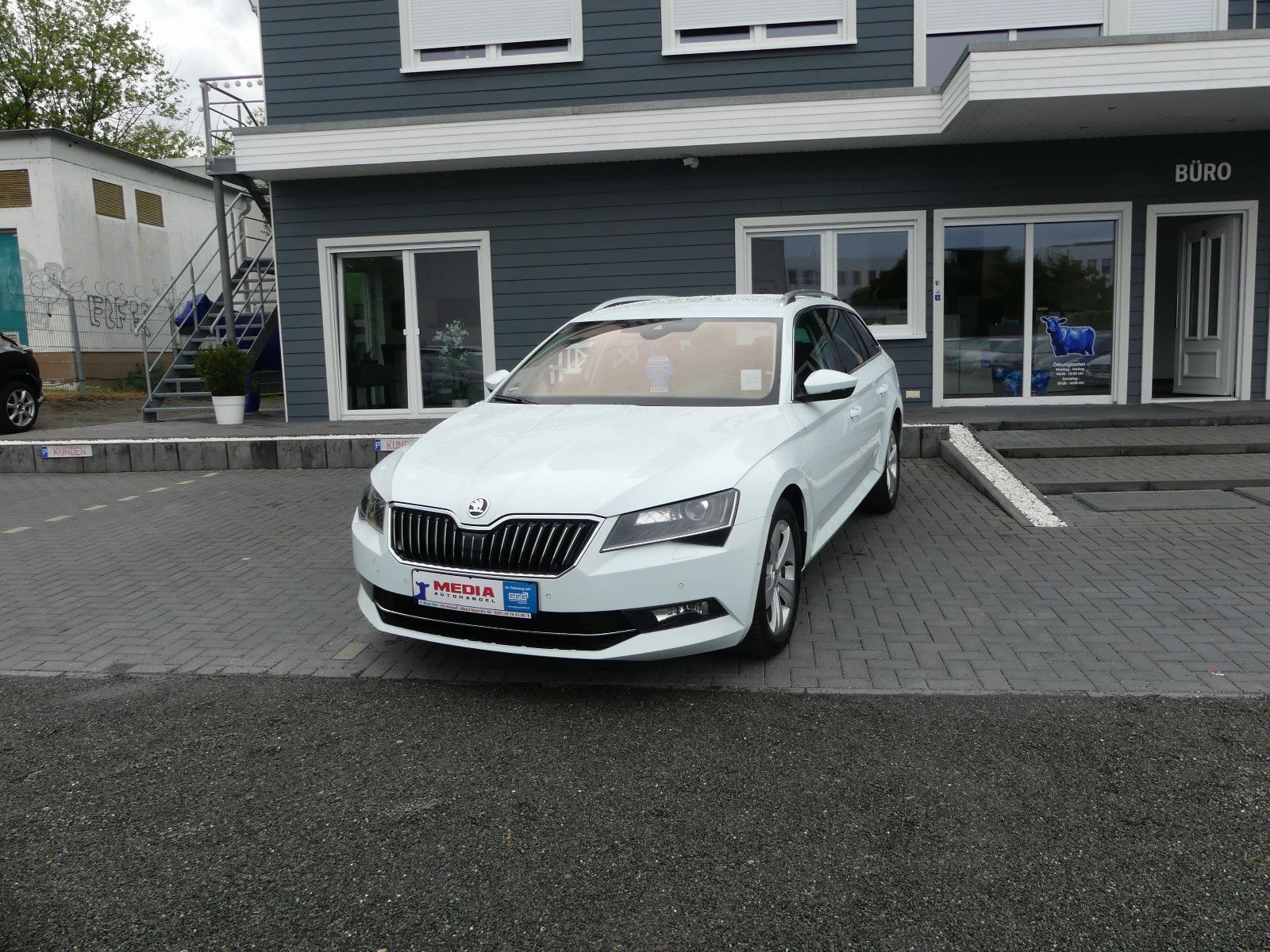 Fahrzeugabbildung SKODA Superb Combi Style