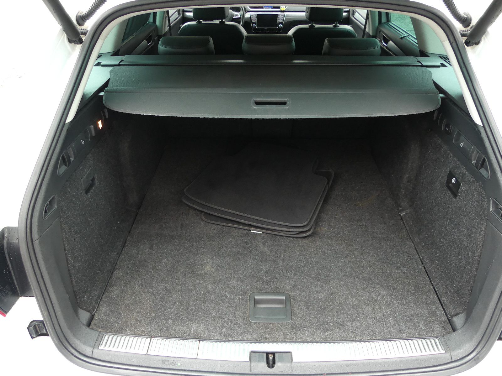 Fahrzeugabbildung SKODA Superb Combi Style