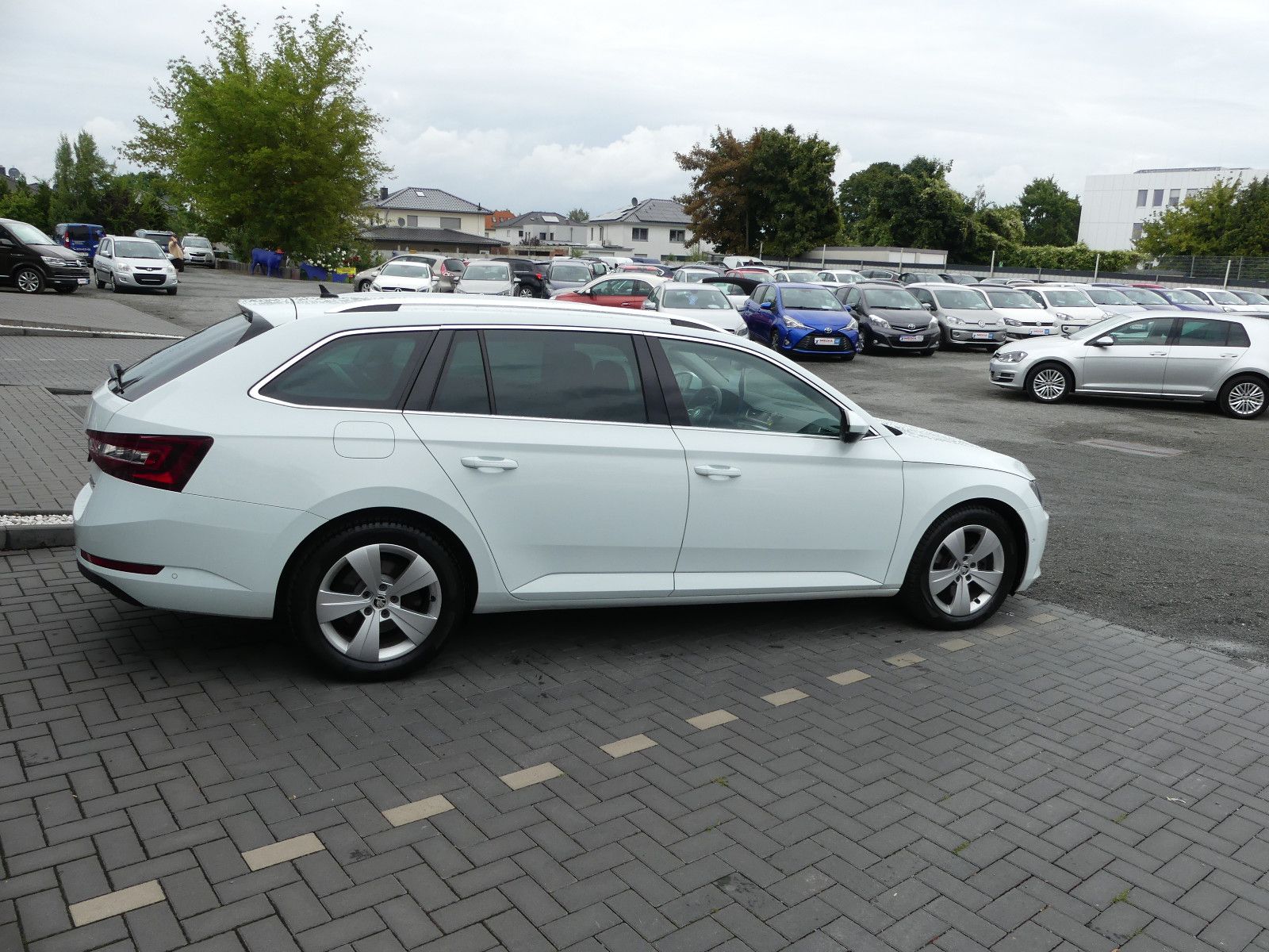 Fahrzeugabbildung SKODA Superb Combi Style