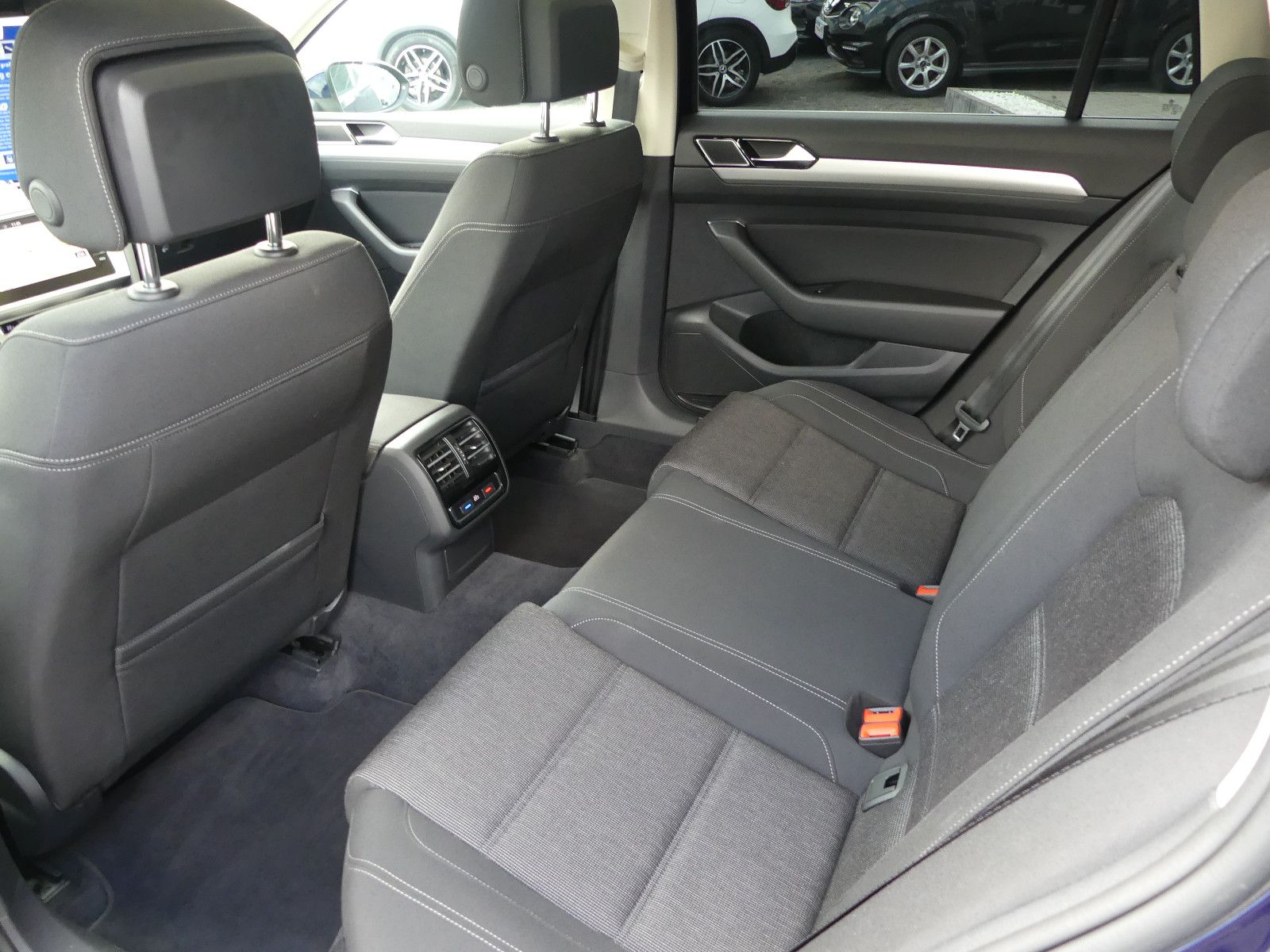 Fahrzeugabbildung Volkswagen Passat Variant Comfortline BMT/Start-Stopp 4Moti