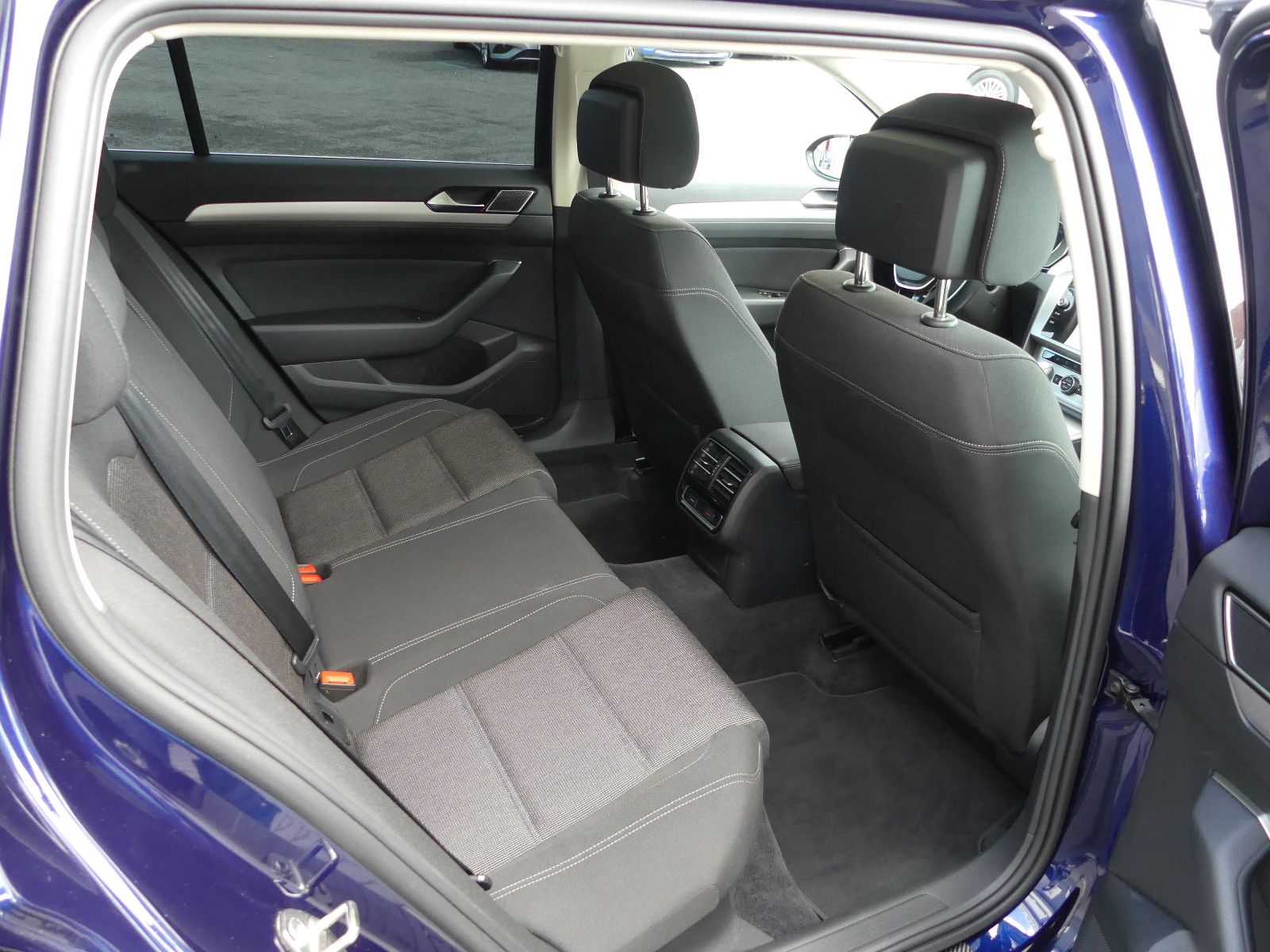 Fahrzeugabbildung Volkswagen Passat Variant Comfortline BMT/Start-Stopp 4Moti