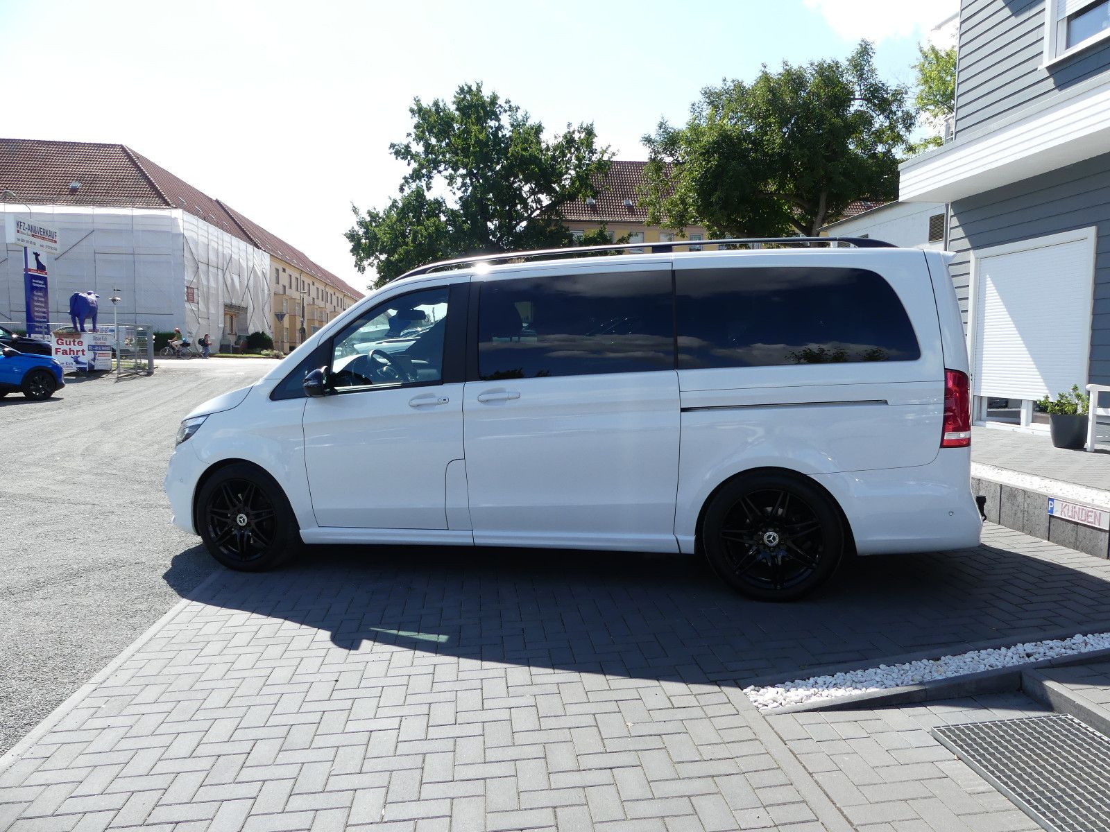 Fahrzeugabbildung Mercedes-Benz V 300 LANG"AMG-Line"81TKM"