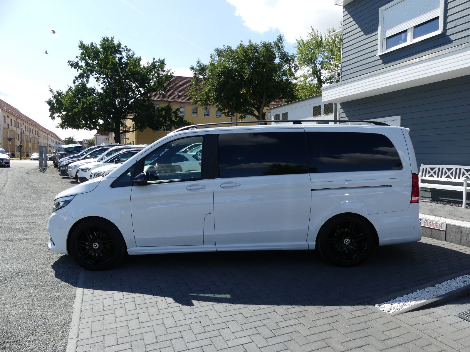 Fahrzeugabbildung Mercedes-Benz V 300 LANG"AMG-Line"81TKM"