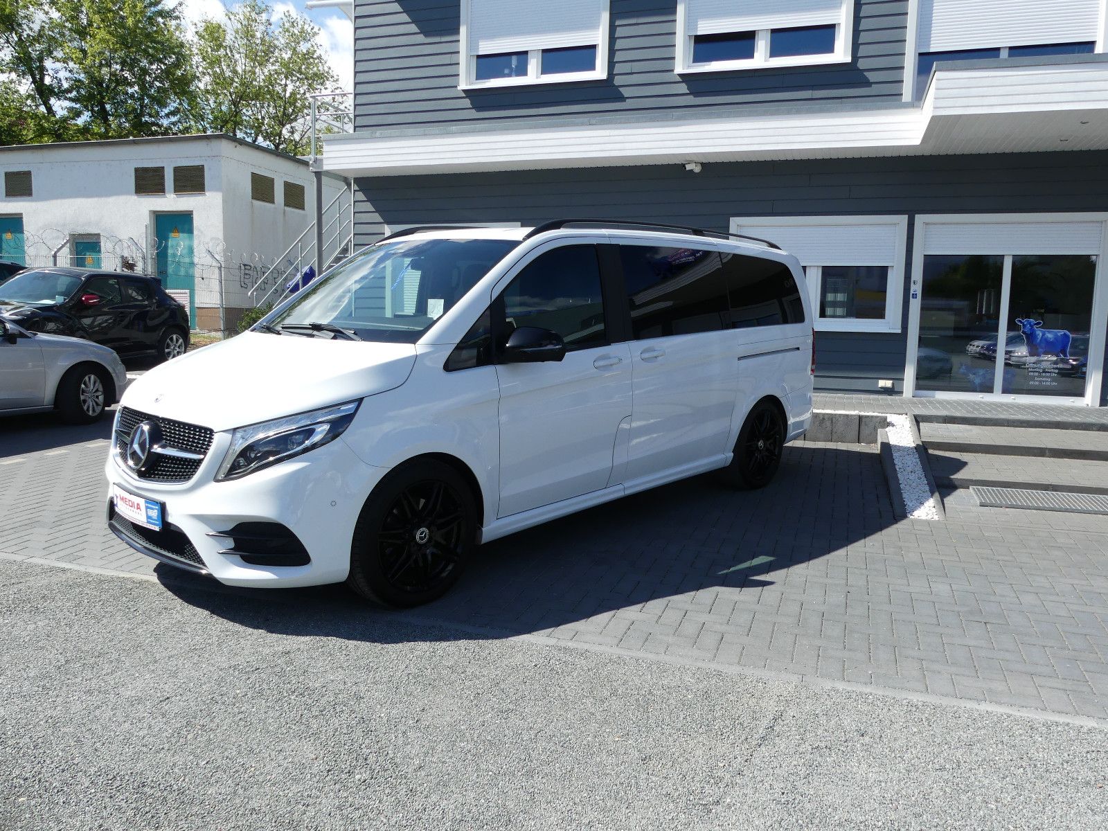 Fahrzeugabbildung Mercedes-Benz V 300 LANG"AMG-Line"81TKM"
