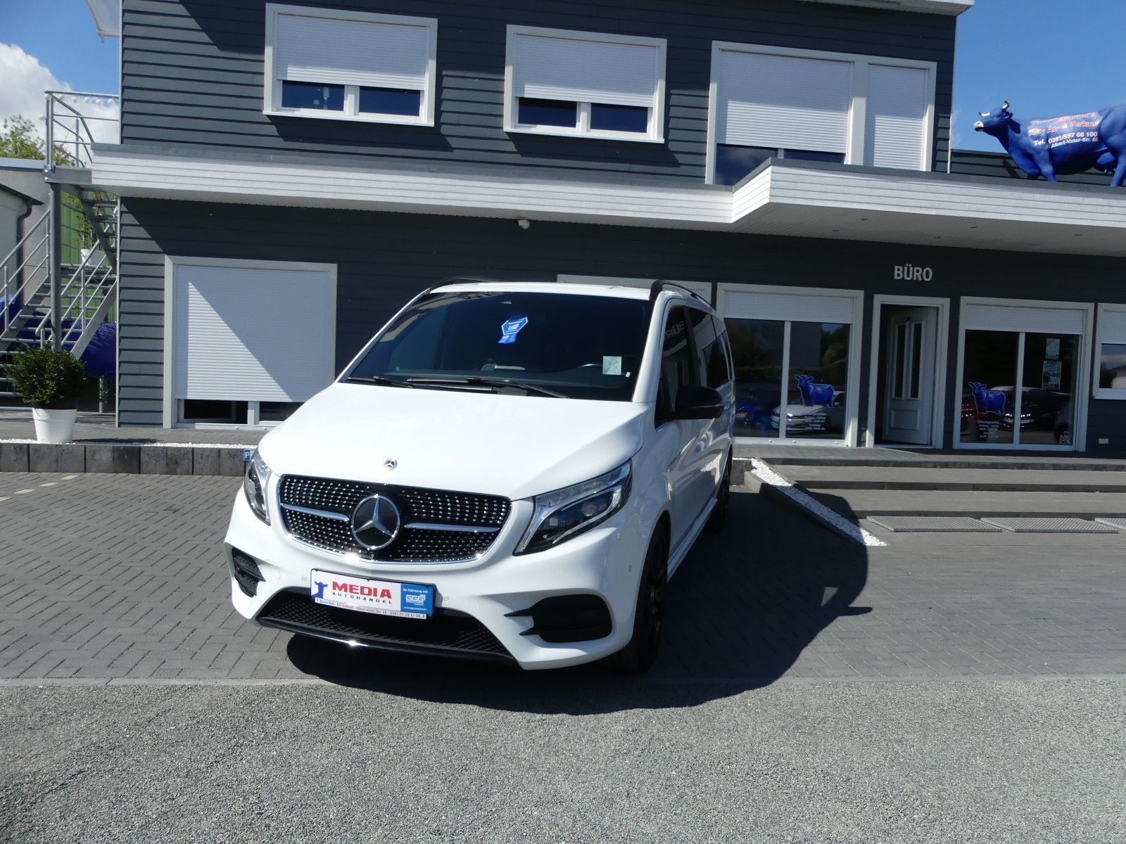 Fahrzeugabbildung Mercedes-Benz V 300 LANG"AMG-Line"81TKM"