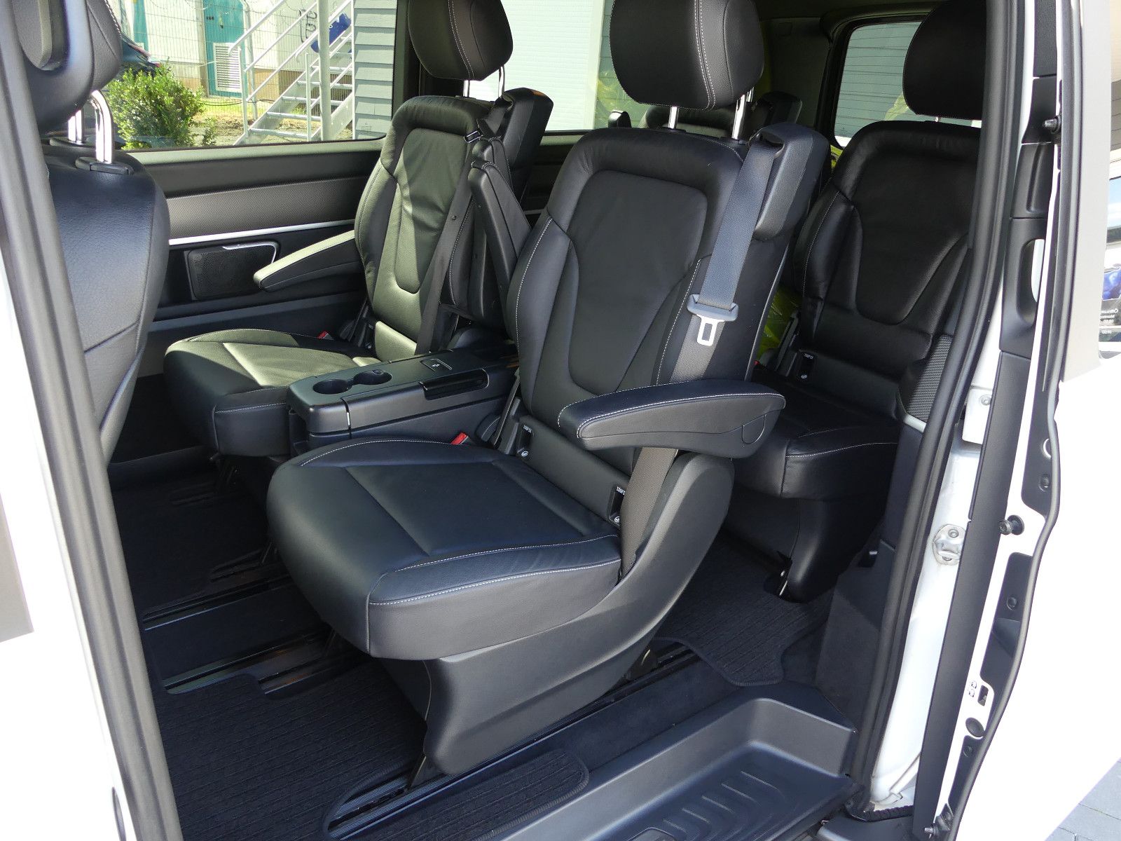 Fahrzeugabbildung Mercedes-Benz V 300 LANG"AMG-Line"81TKM"
