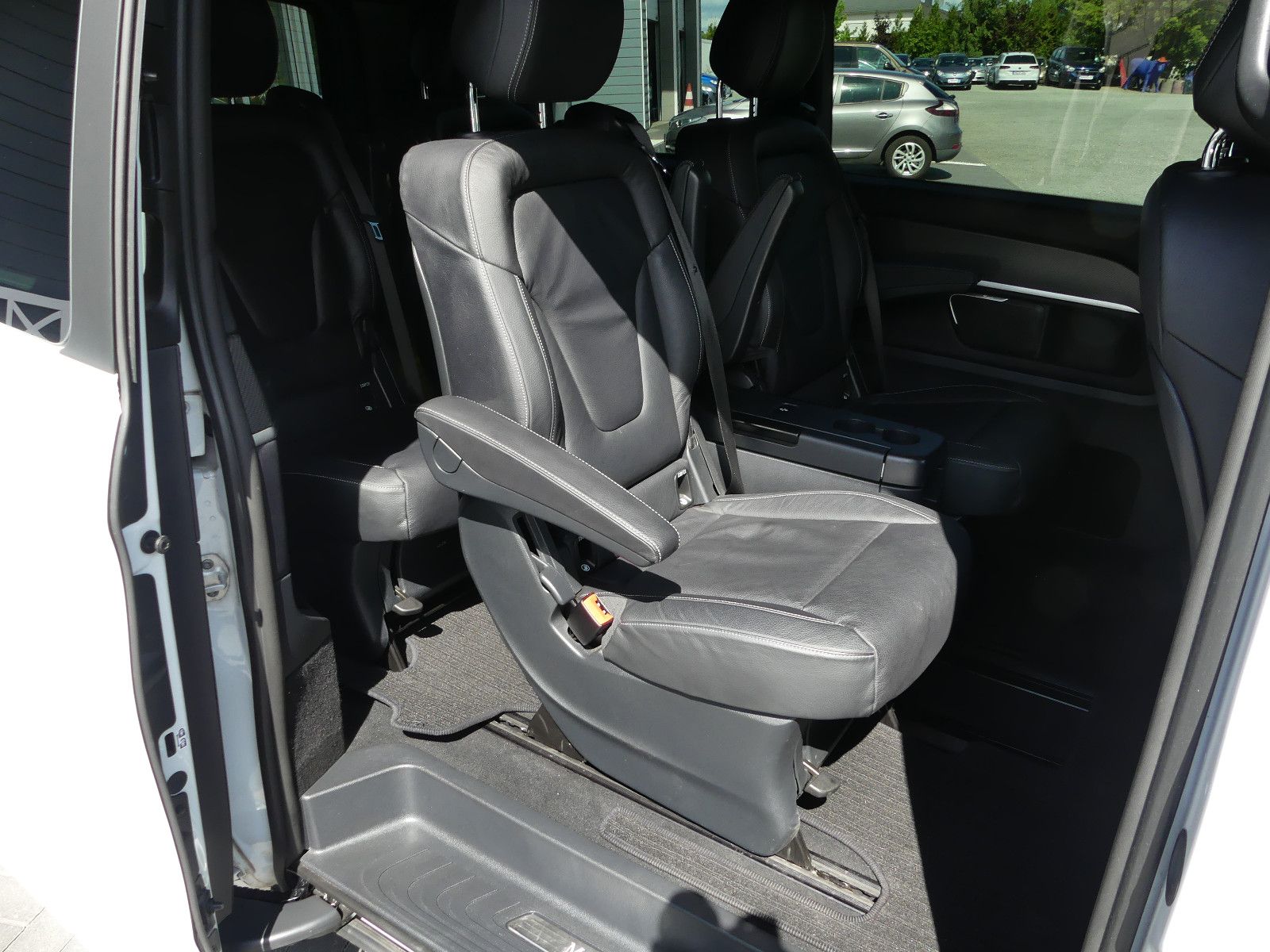 Fahrzeugabbildung Mercedes-Benz V 300 LANG"AMG-Line"81TKM"