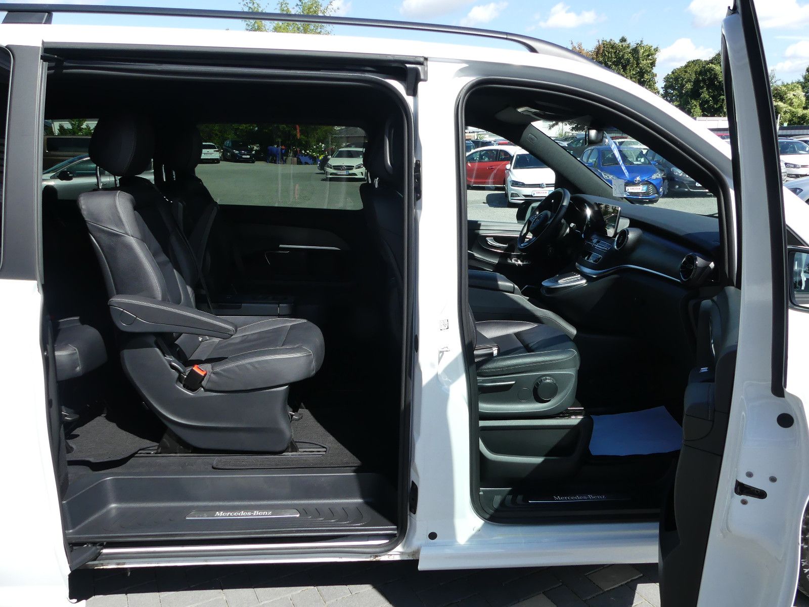 Fahrzeugabbildung Mercedes-Benz V 300 LANG"AMG-Line"81TKM"