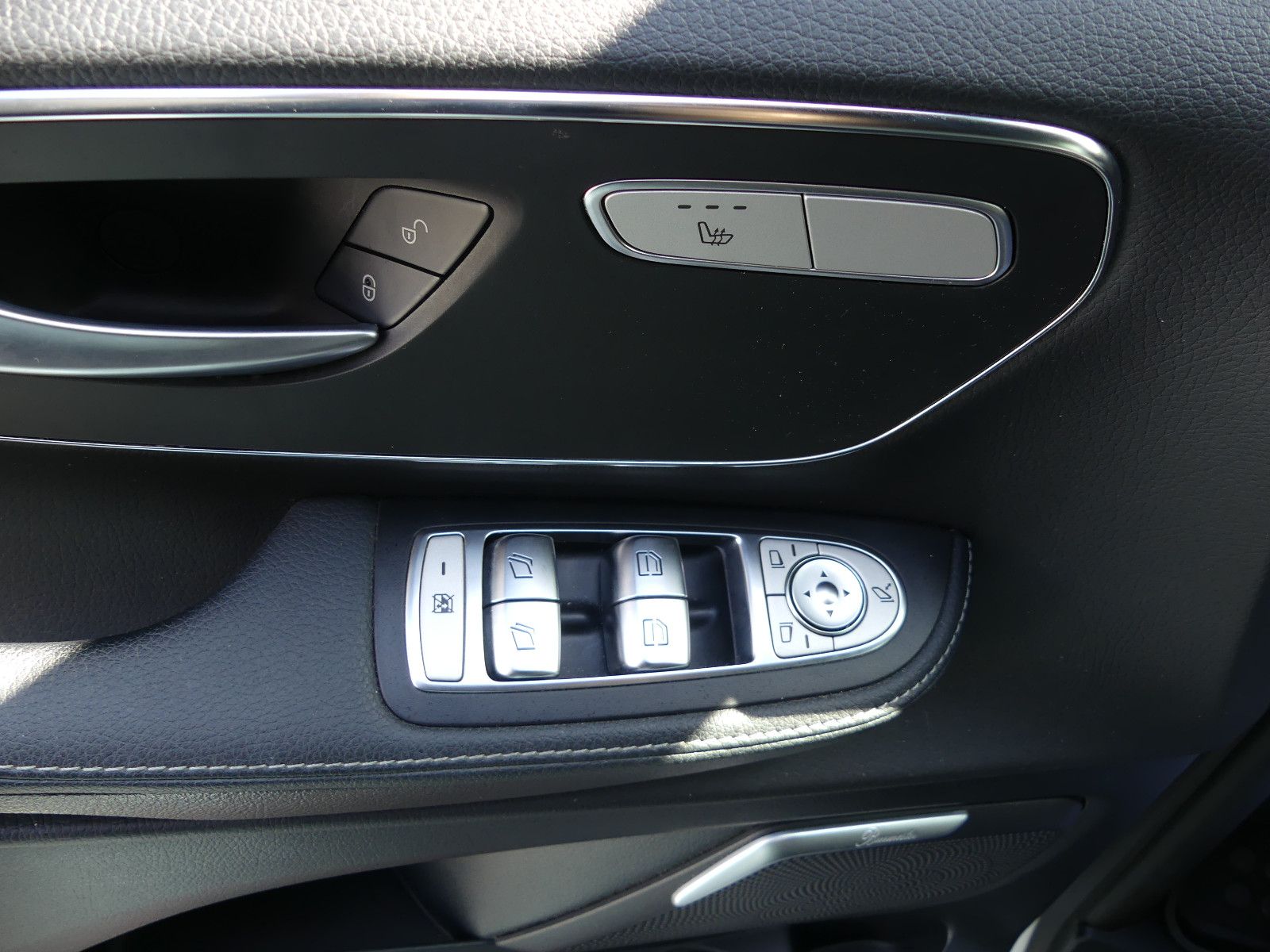 Fahrzeugabbildung Mercedes-Benz V 300 LANG"AMG-Line"81TKM"