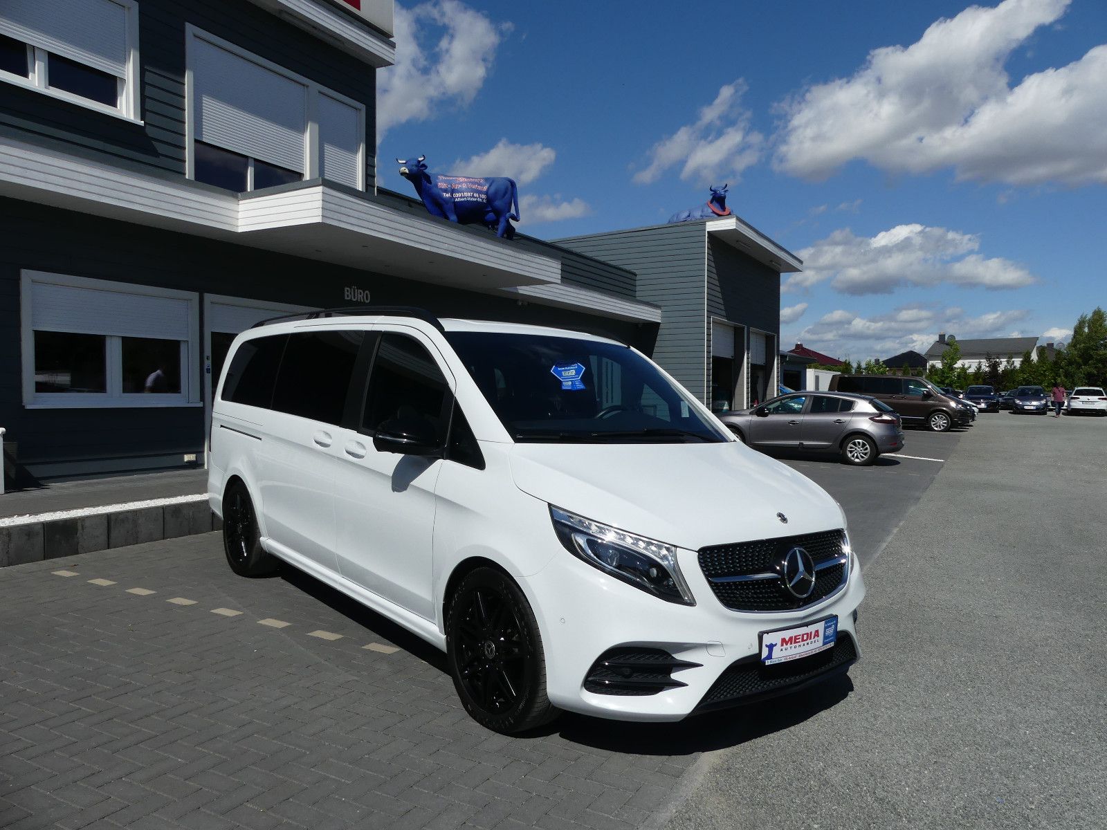Fahrzeugabbildung Mercedes-Benz V 300 LANG"AMG-Line"81TKM"