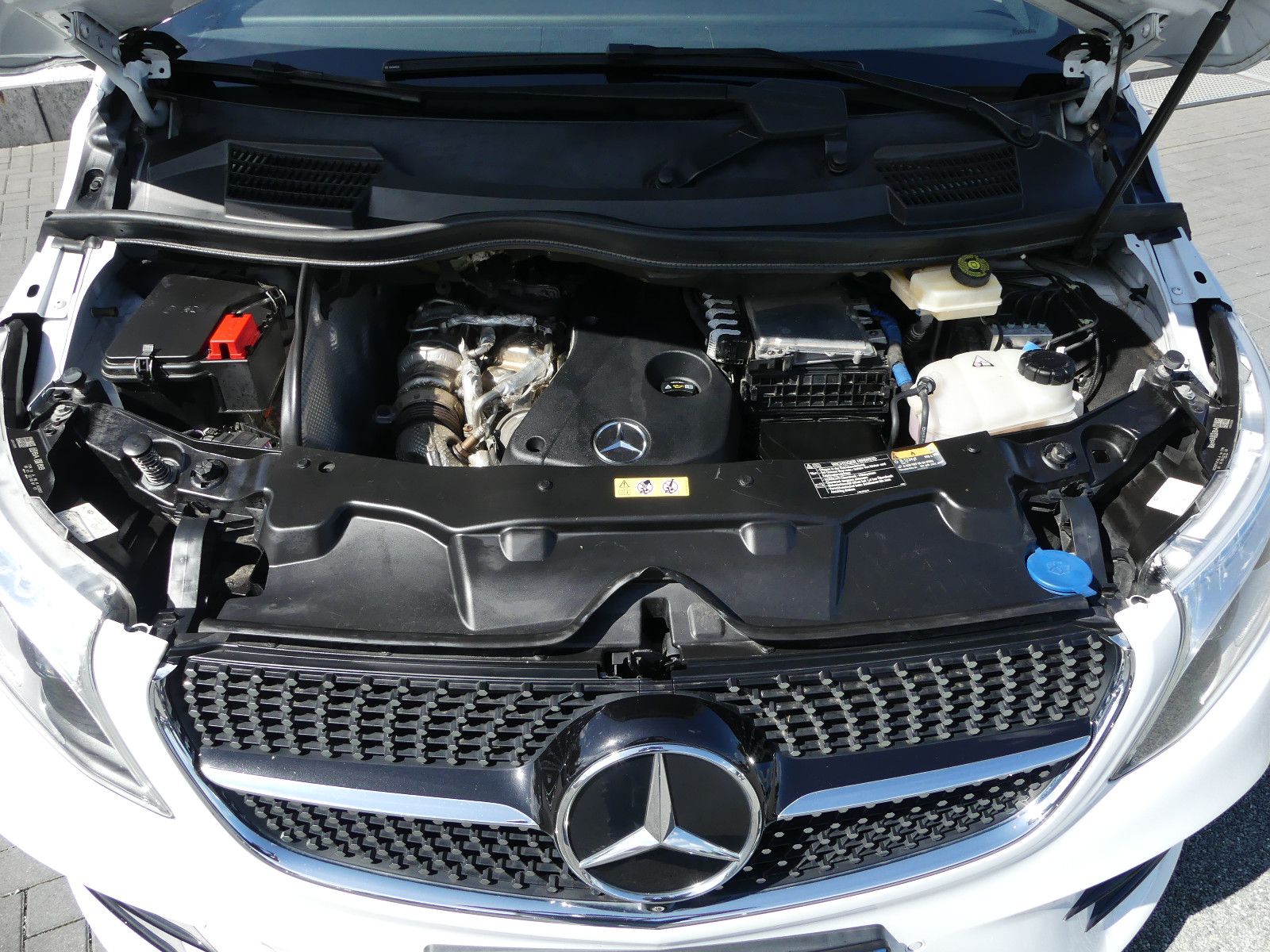 Fahrzeugabbildung Mercedes-Benz V 300 LANG"AMG-Line"81TKM"