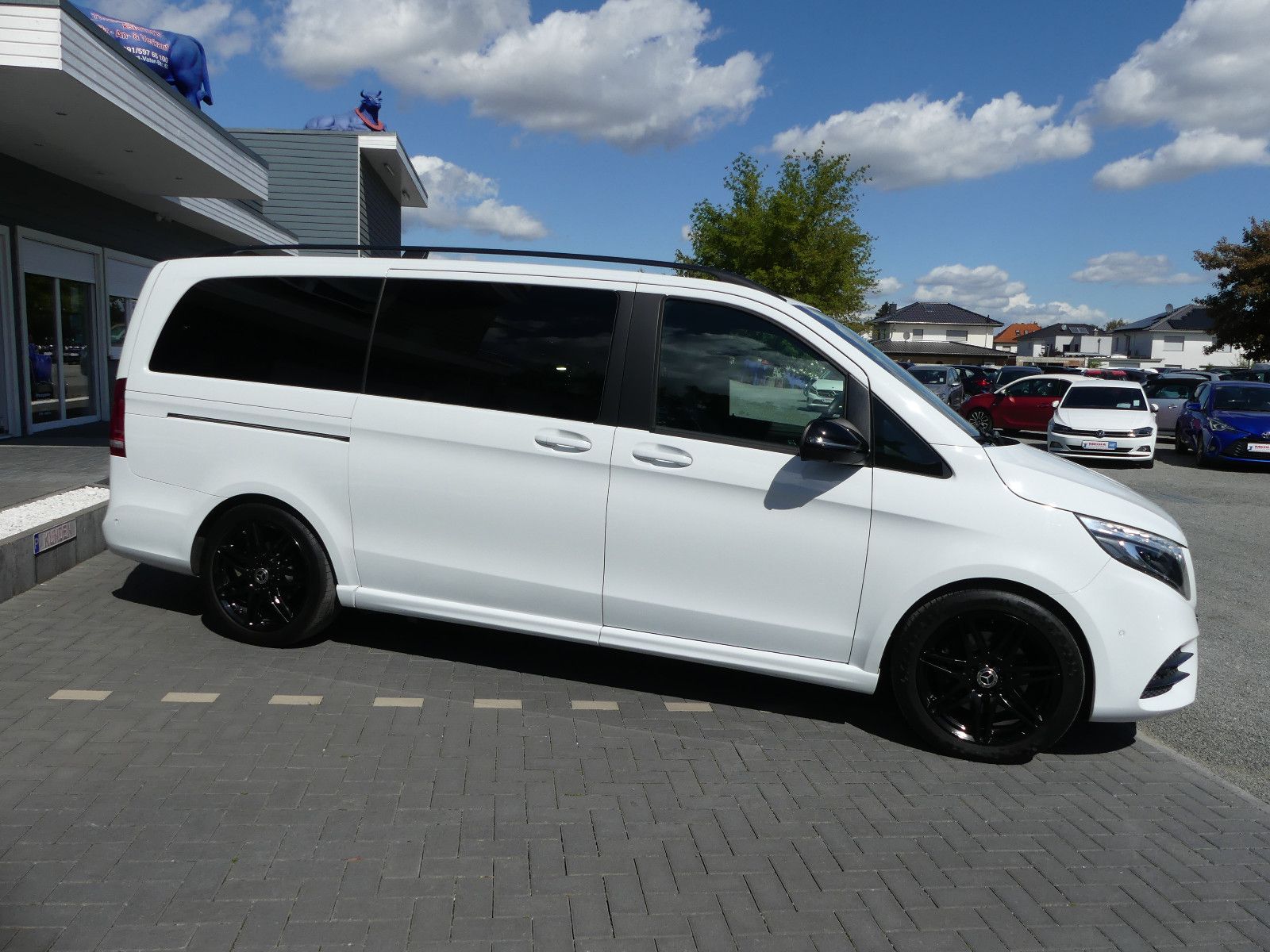 Fahrzeugabbildung Mercedes-Benz V 300 LANG"AMG-Line"81TKM"