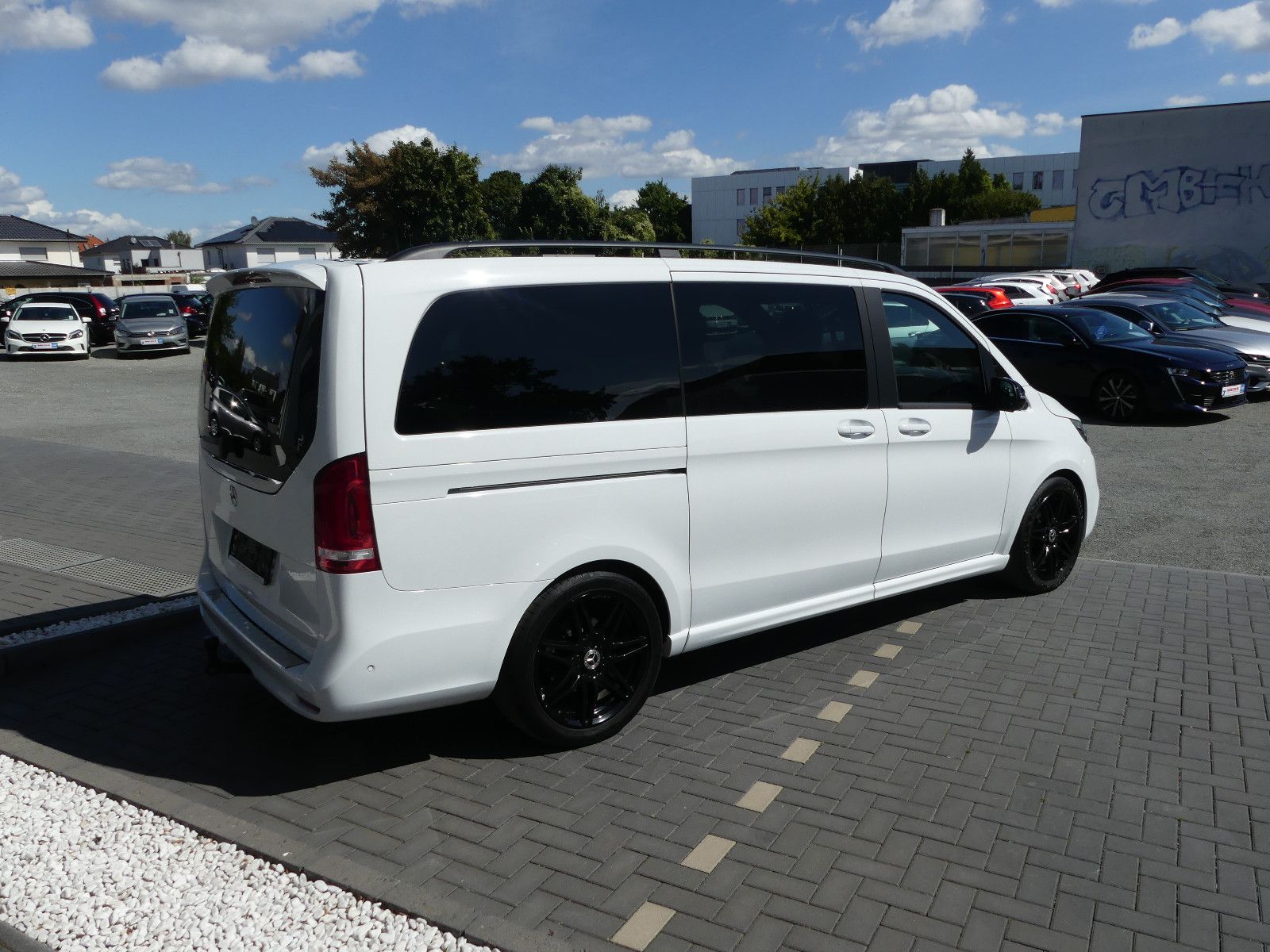 Fahrzeugabbildung Mercedes-Benz V 300 LANG"AMG-Line"81TKM"