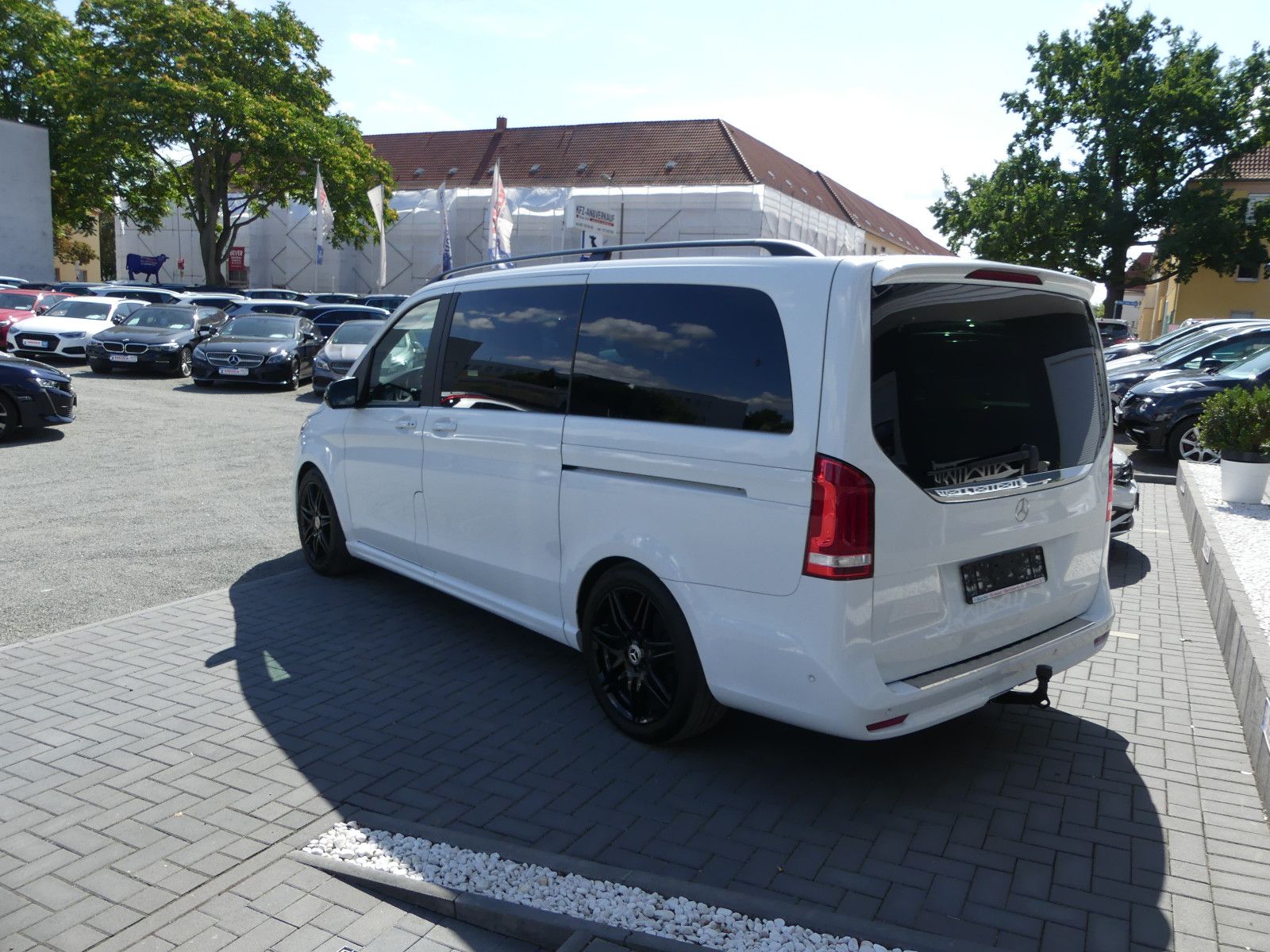 Fahrzeugabbildung Mercedes-Benz V 300 LANG"AMG-Line"81TKM"