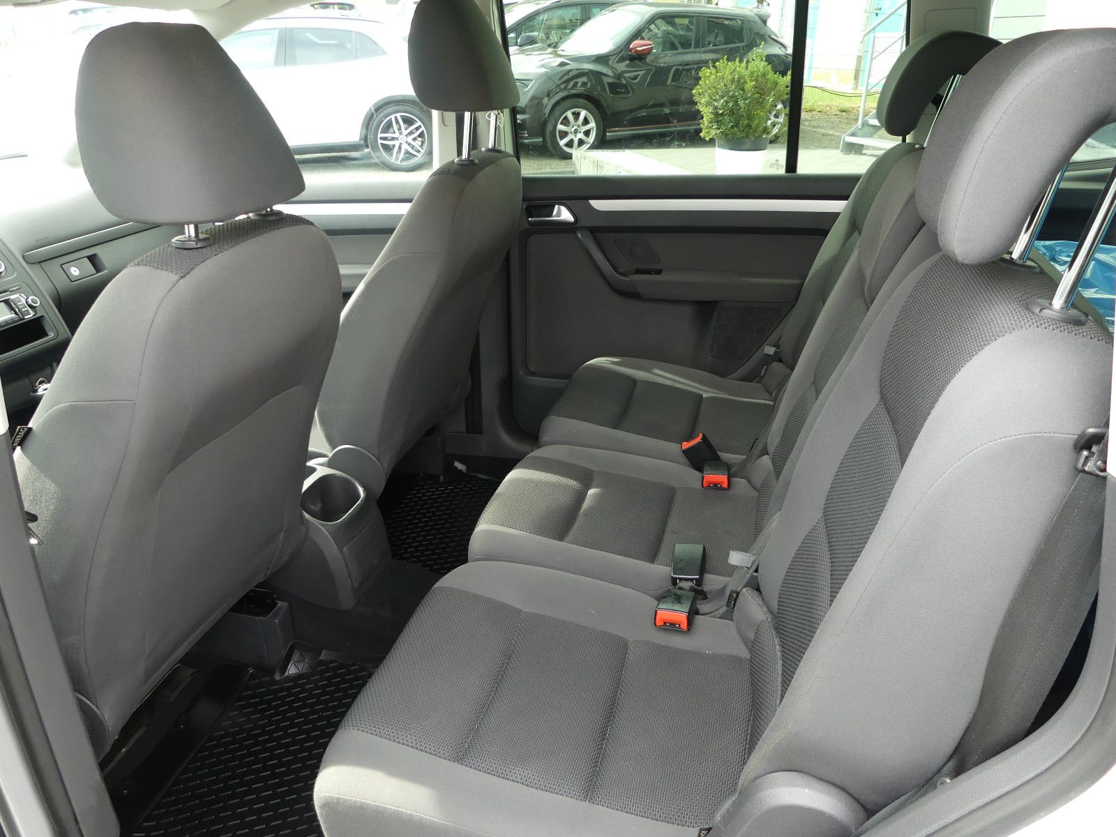 Fahrzeugabbildung Volkswagen Touran Trendline, 7. Sitzer