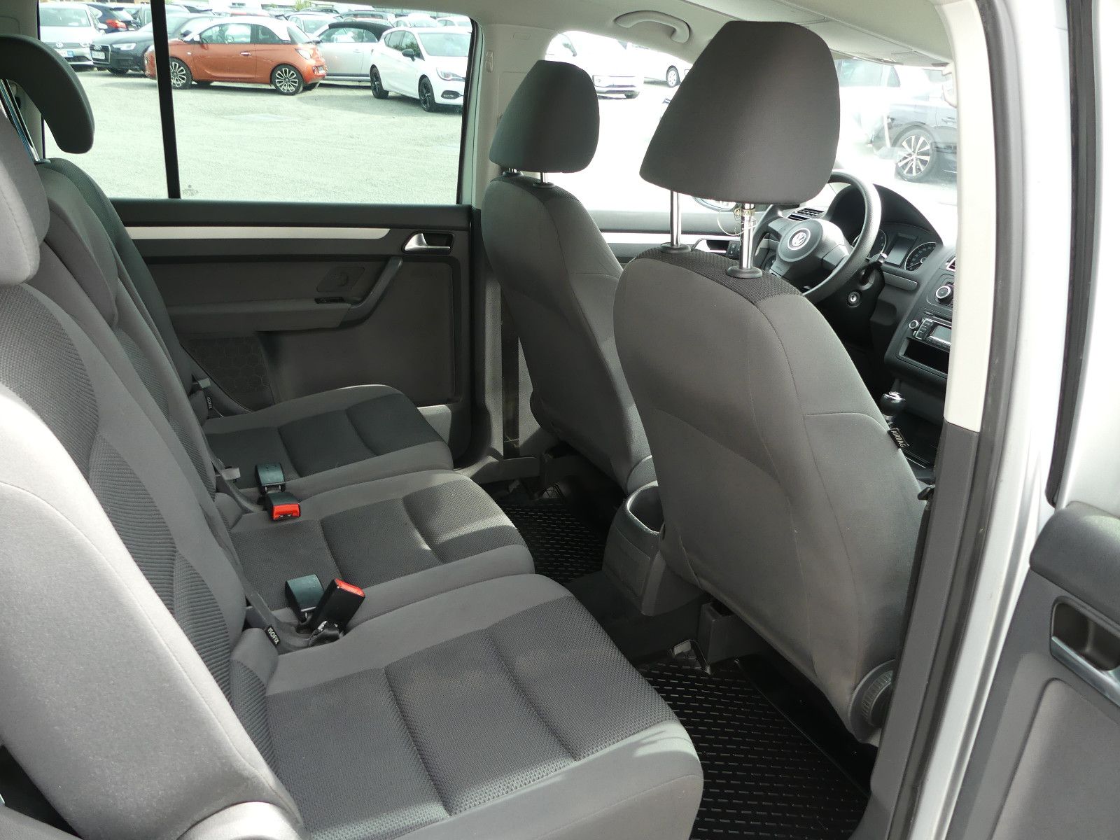 Fahrzeugabbildung Volkswagen Touran Trendline, 7. Sitzer