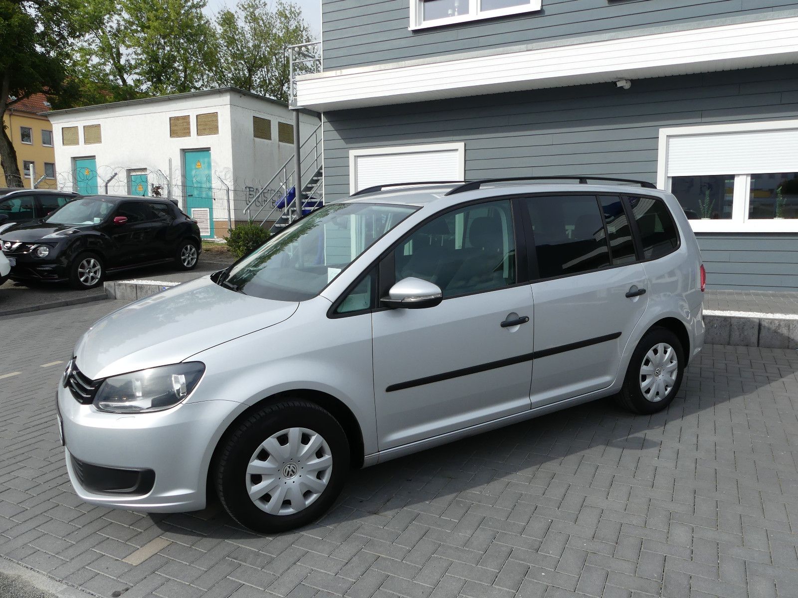 Fahrzeugabbildung Volkswagen Touran Trendline, 7. Sitzer