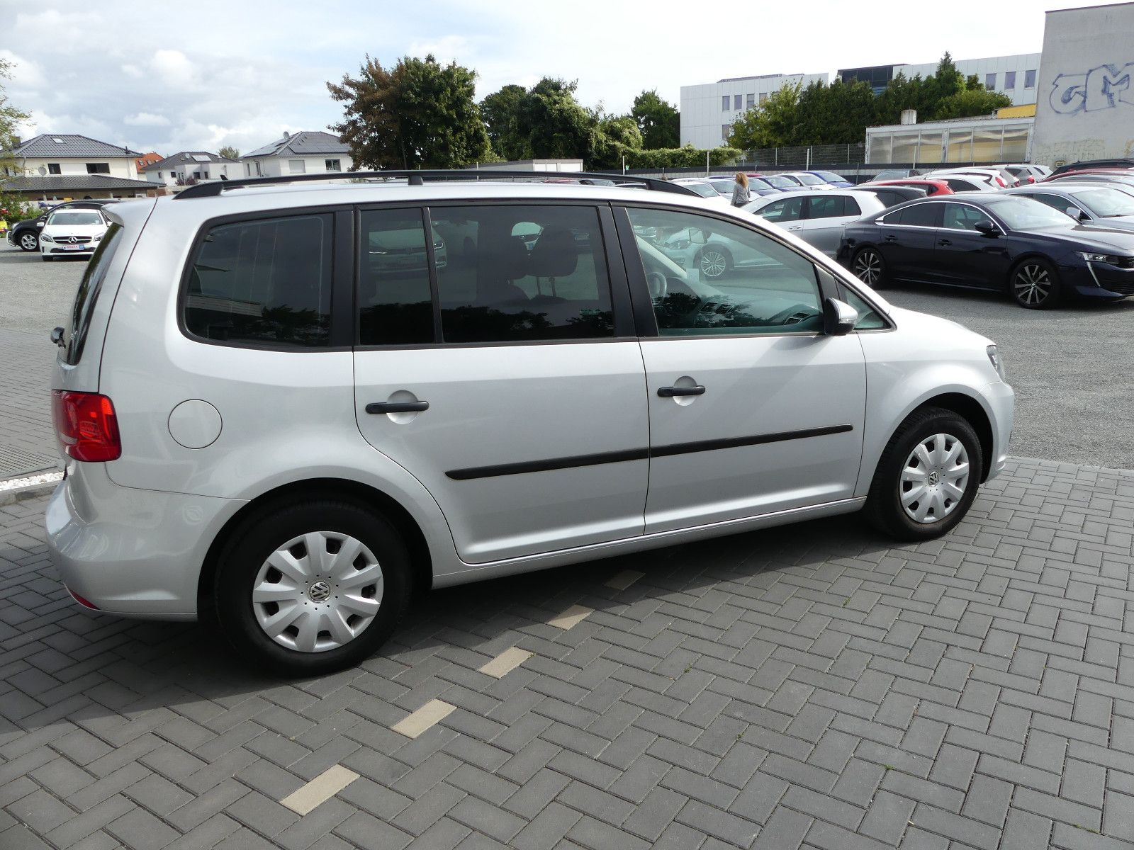 Fahrzeugabbildung Volkswagen Touran Trendline, 7. Sitzer