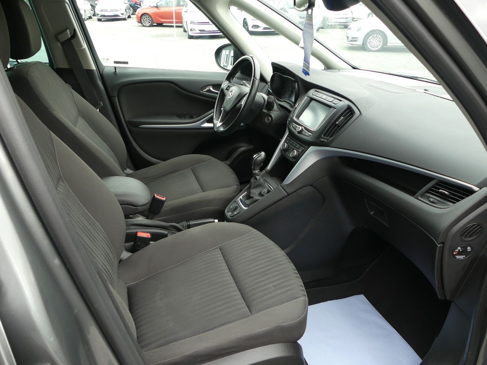 Fahrzeugabbildung Opel Zafira C Active, 5. Sitzer