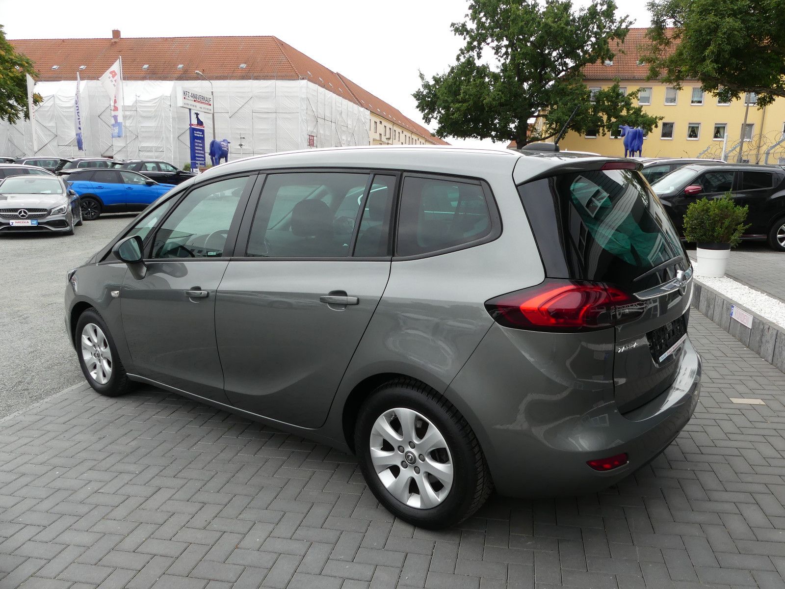 Fahrzeugabbildung Opel Zafira C Active, 5. Sitzer