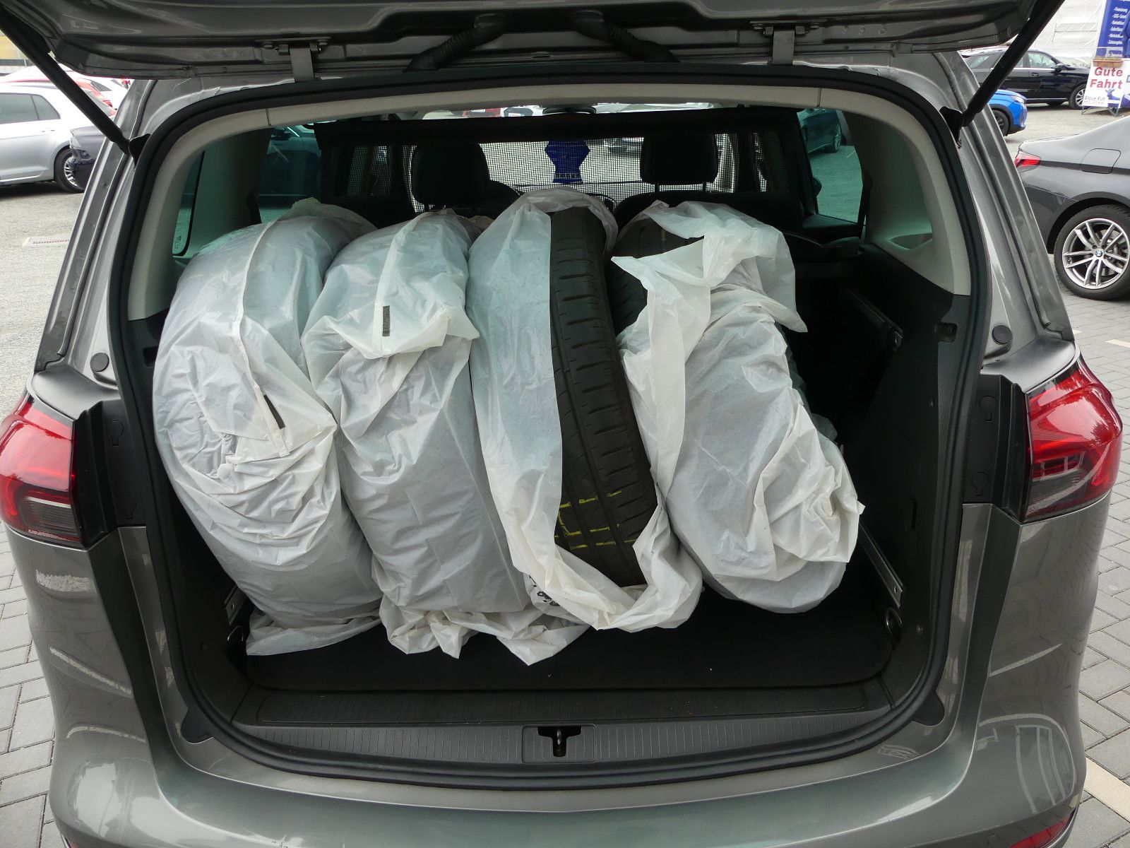 Fahrzeugabbildung Opel Zafira C Active, 5. Sitzer