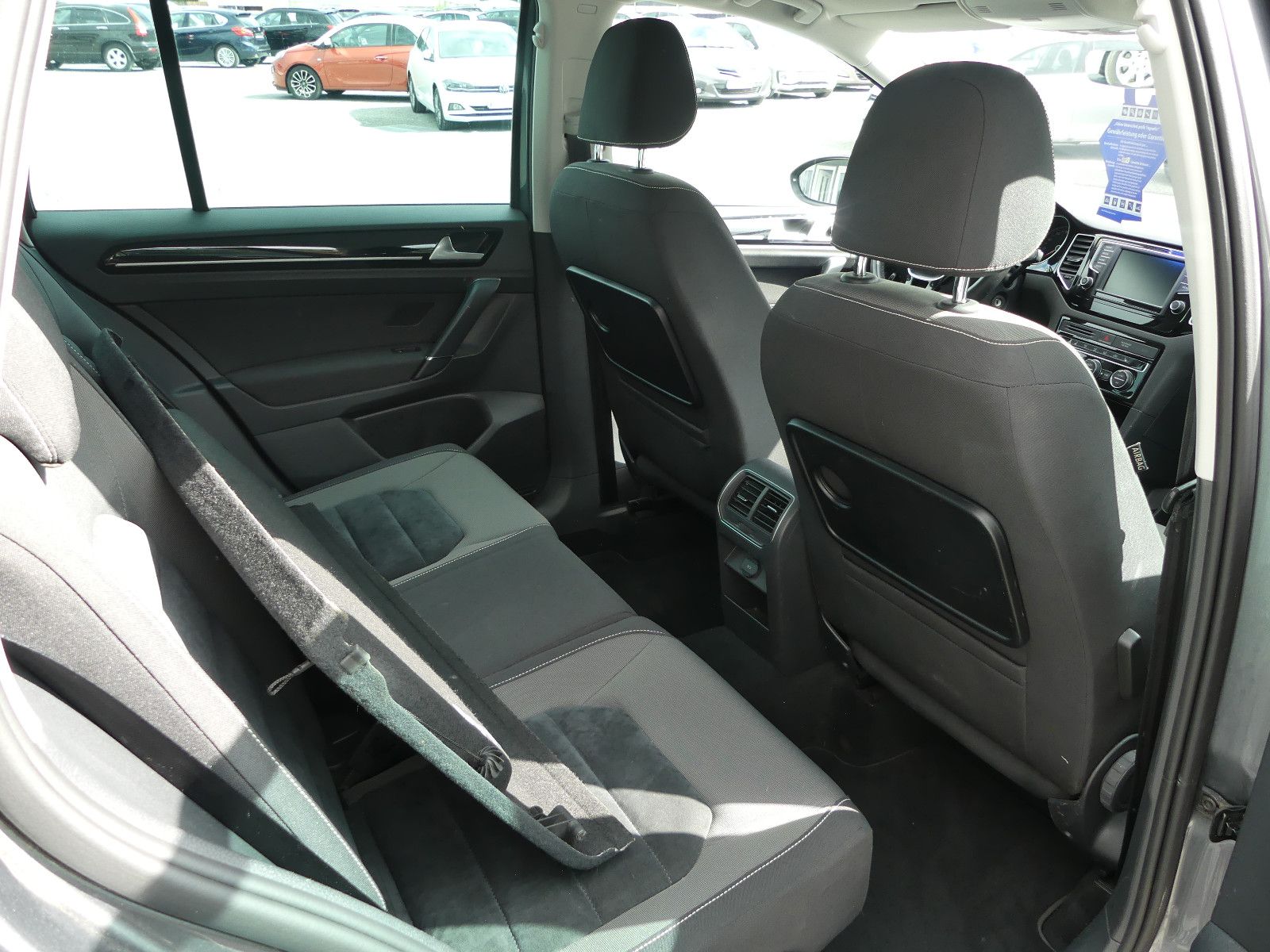 Fahrzeugabbildung Volkswagen Golf Sportsvan