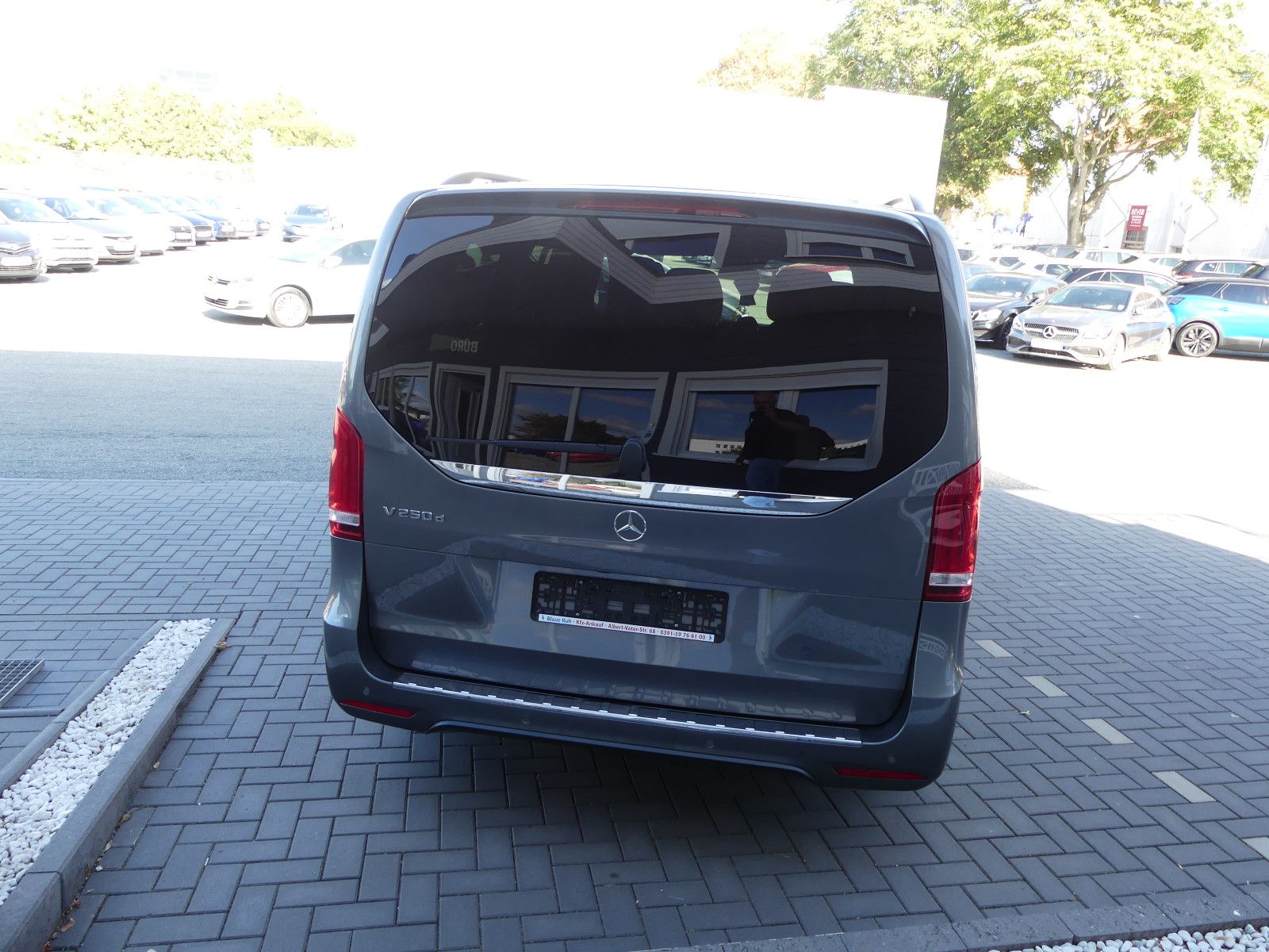 Fahrzeugabbildung Mercedes-Benz V 250 "SCHECKHEFTGEPF."AMG-LINE"7.SITZER"