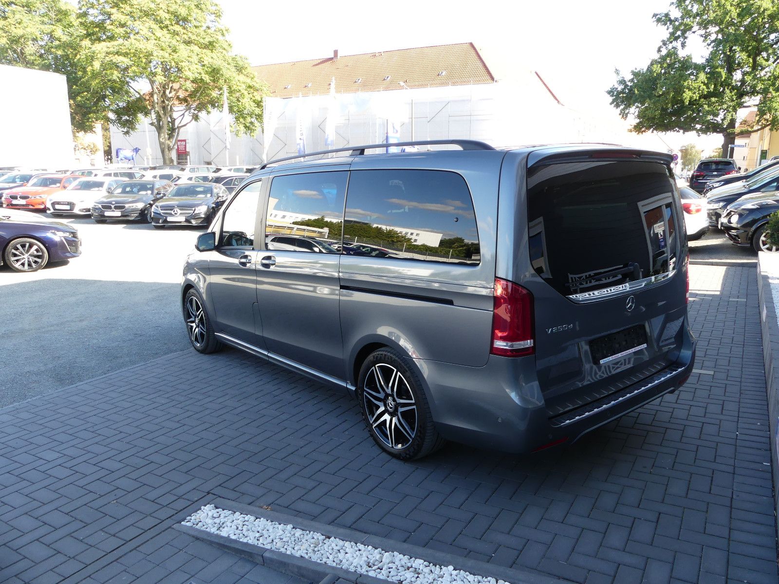 Fahrzeugabbildung Mercedes-Benz V 250 "SCHECKHEFTGEPF."AMG-LINE"7.SITZER"