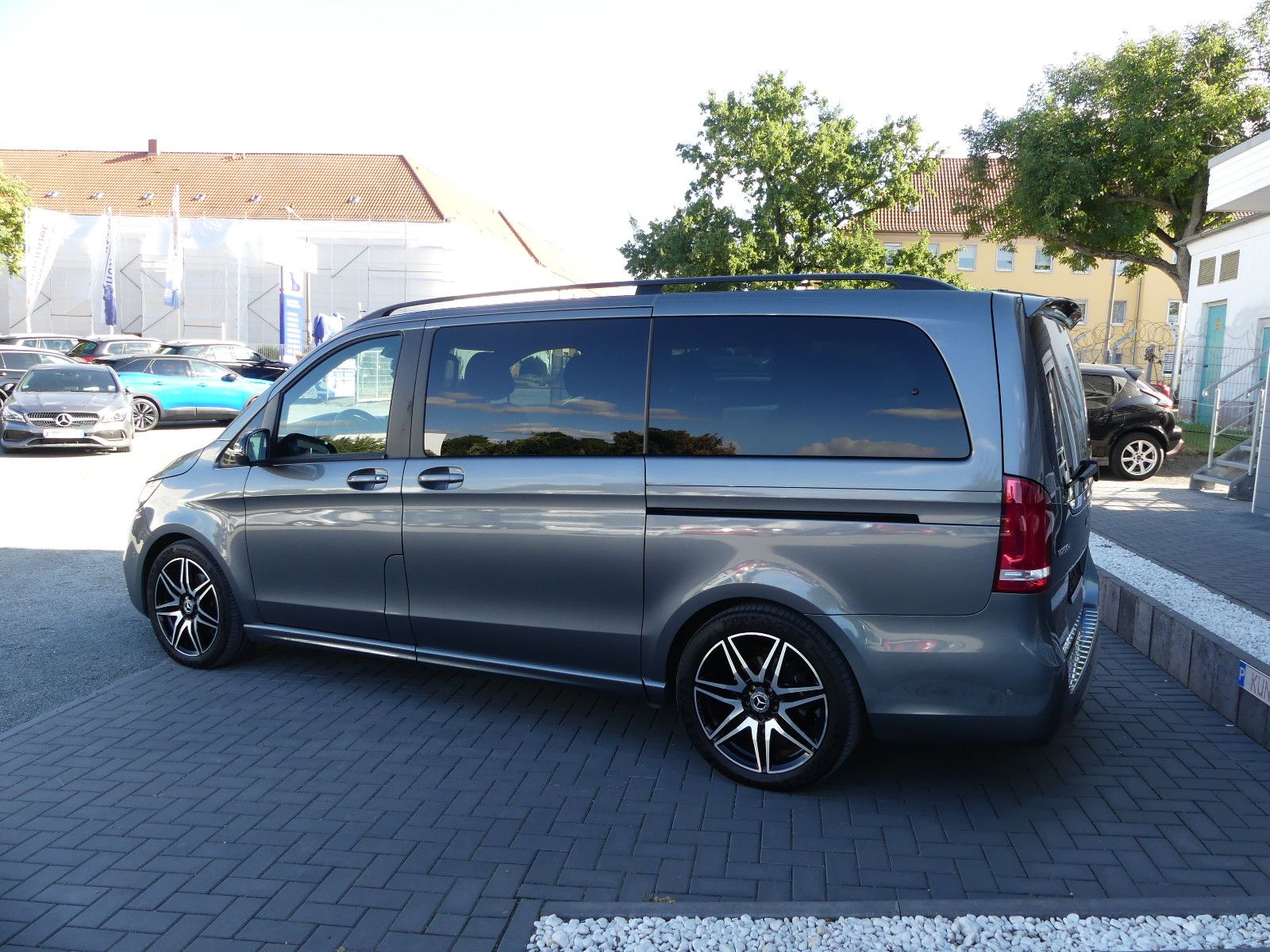 Fahrzeugabbildung Mercedes-Benz V 250 "SCHECKHEFTGEPF."AMG-LINE"7.SITZER"