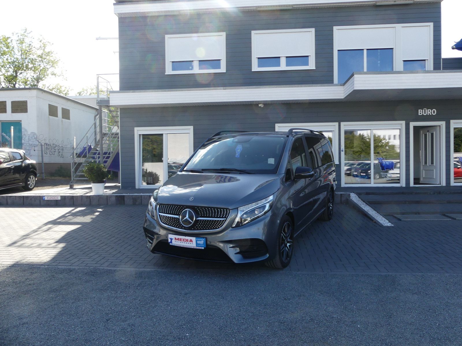 Fahrzeugabbildung Mercedes-Benz V 250 "SCHECKHEFTGEPF."AMG-LINE"7.SITZER"