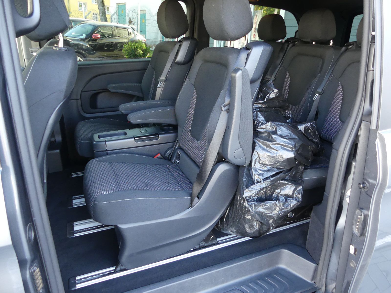 Fahrzeugabbildung Mercedes-Benz V 250 "SCHECKHEFTGEPF."AMG-LINE"7.SITZER"