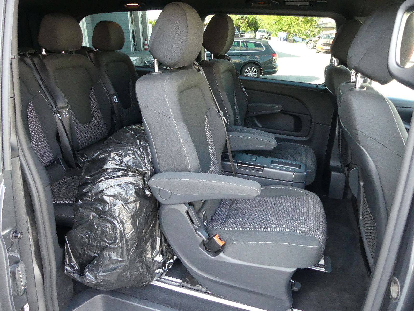 Fahrzeugabbildung Mercedes-Benz V 250 "SCHECKHEFTGEPF."AMG-LINE"7.SITZER"